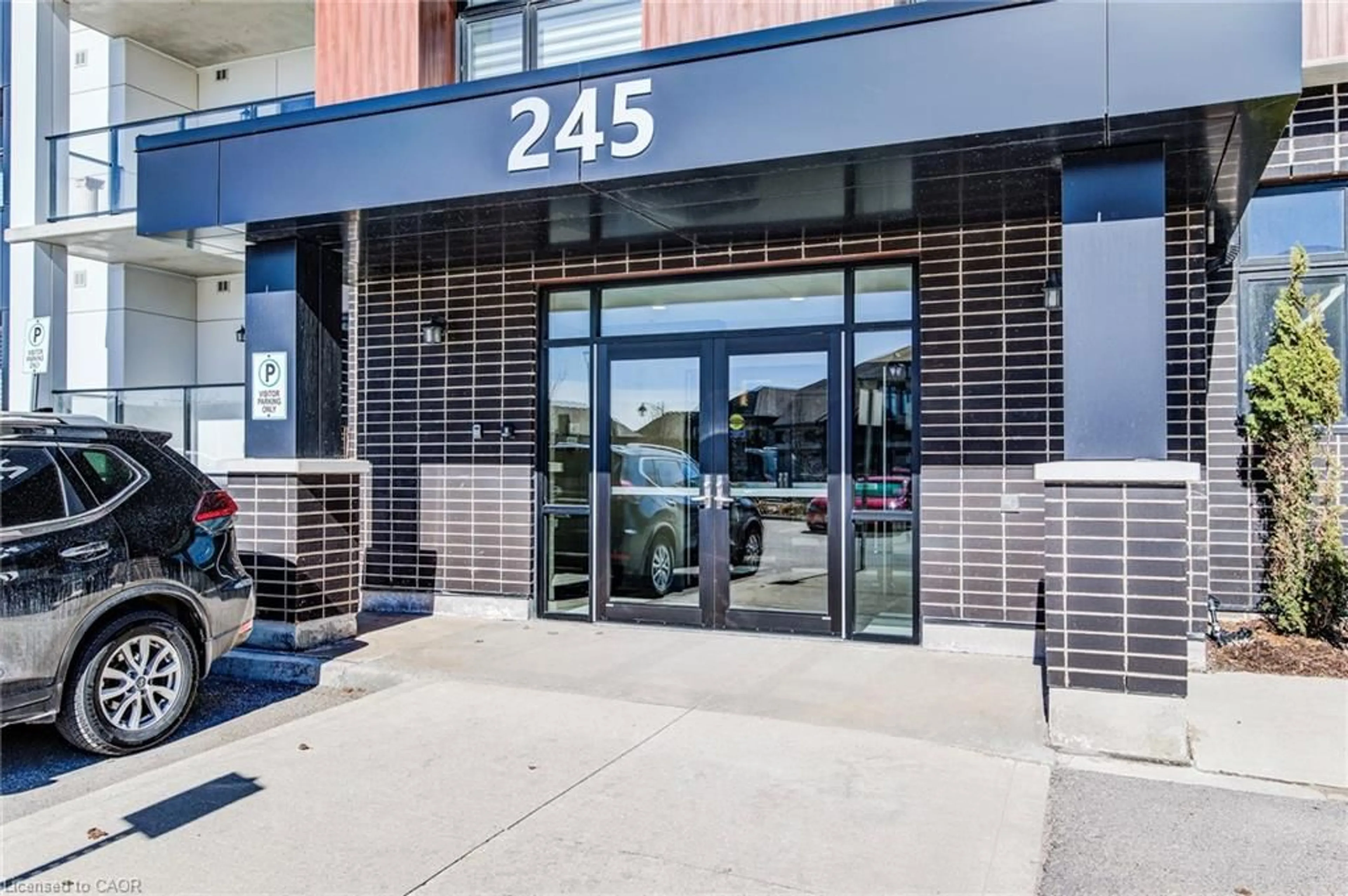 Indoor foyer for 245 Grey Silo Rd #203, Waterloo Ontario N2K 0G6