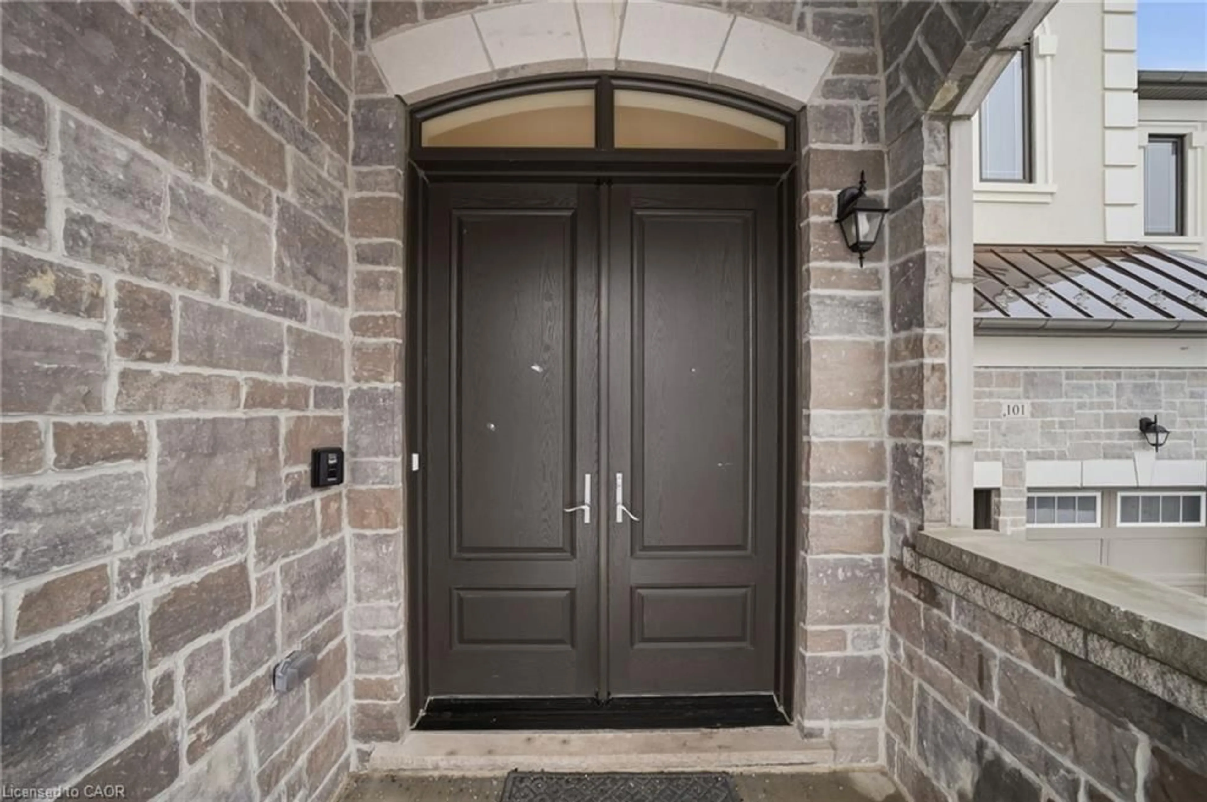 Indoor entryway for 101 Appleyard Ave, Kleinburg Ontario L4H 4N3