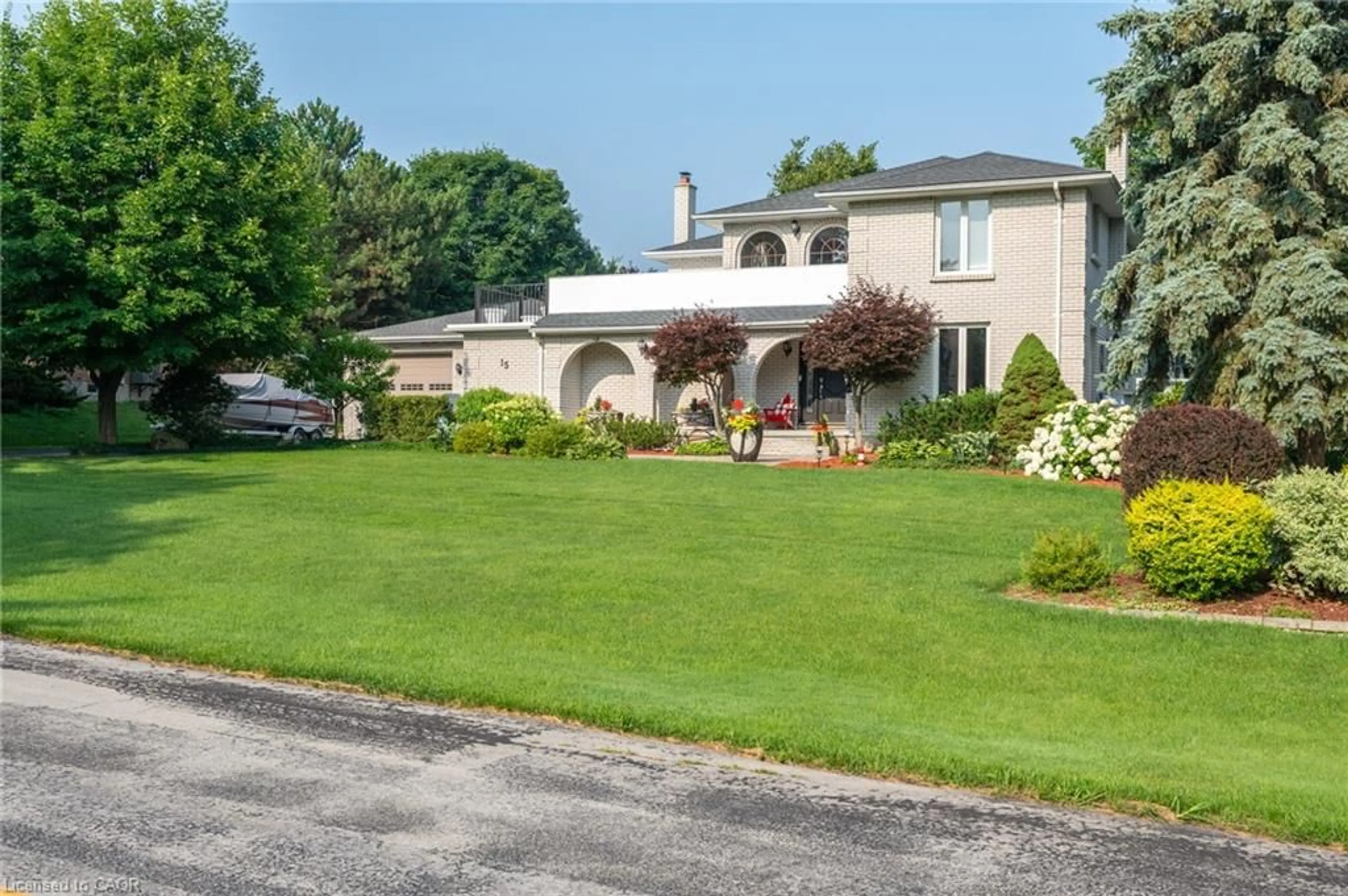 A pic from outside/outdoor area/front of a property/back of a property/a pic from drone, street for 15 Marquette Dr, Kitchener Ontario N2P 2H2