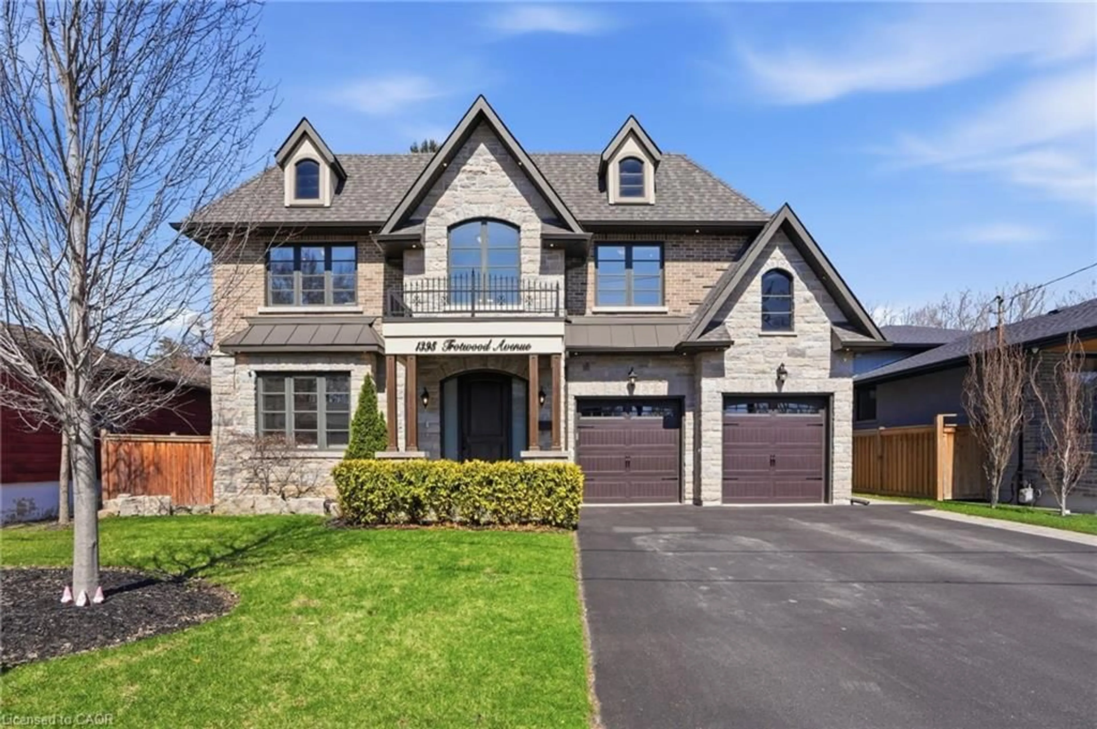 Home with brick exterior material, street for 1395 Trotwood Ave, Mississauga Ontario L5G 3Z7