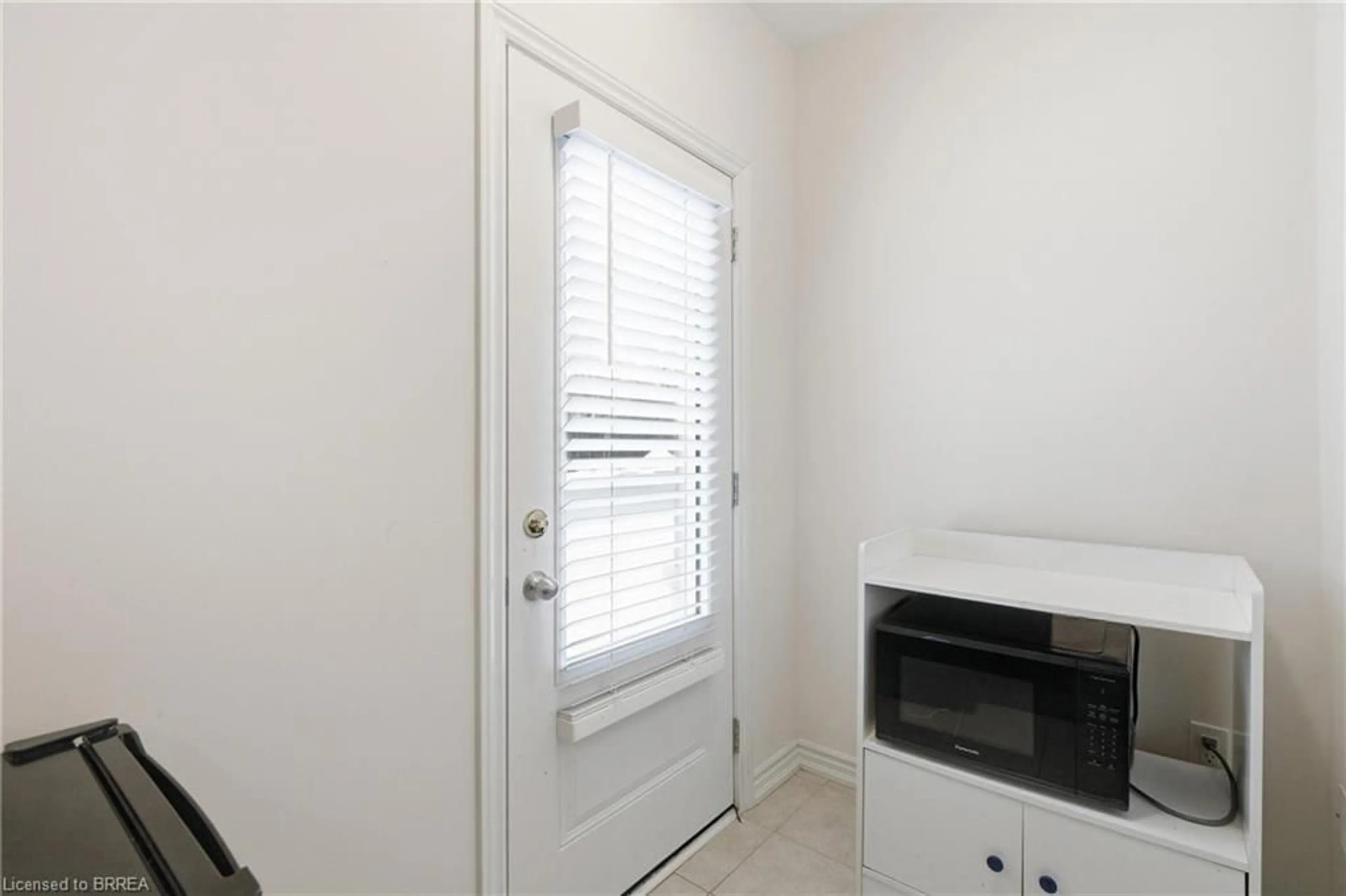 Indoor entryway for 68 First St #3, Orangeville Ontario L9W 2E4