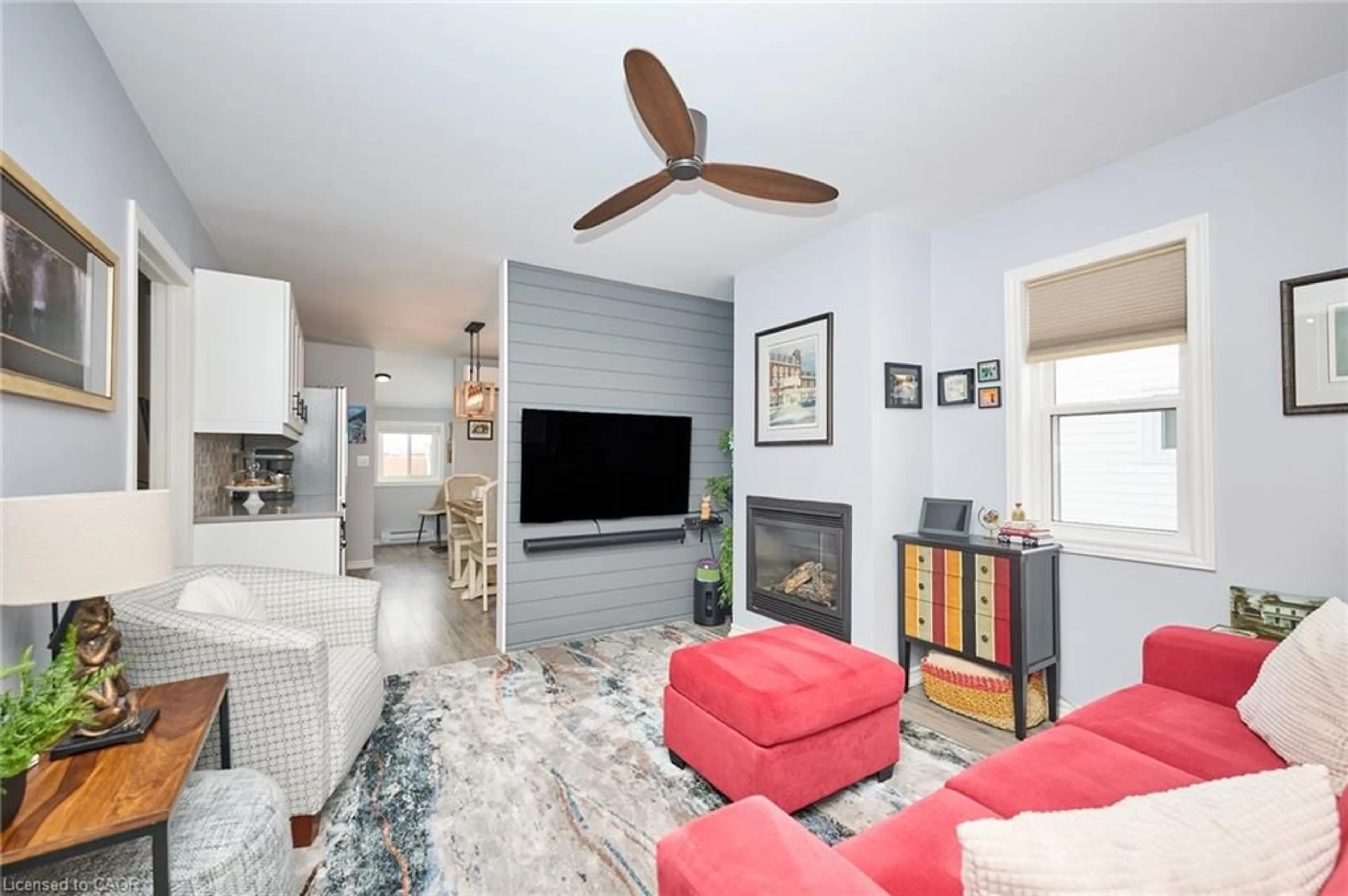 Living room with furniture, unknown for 826 Pine St, Dunnville Ontario N1A 2M5