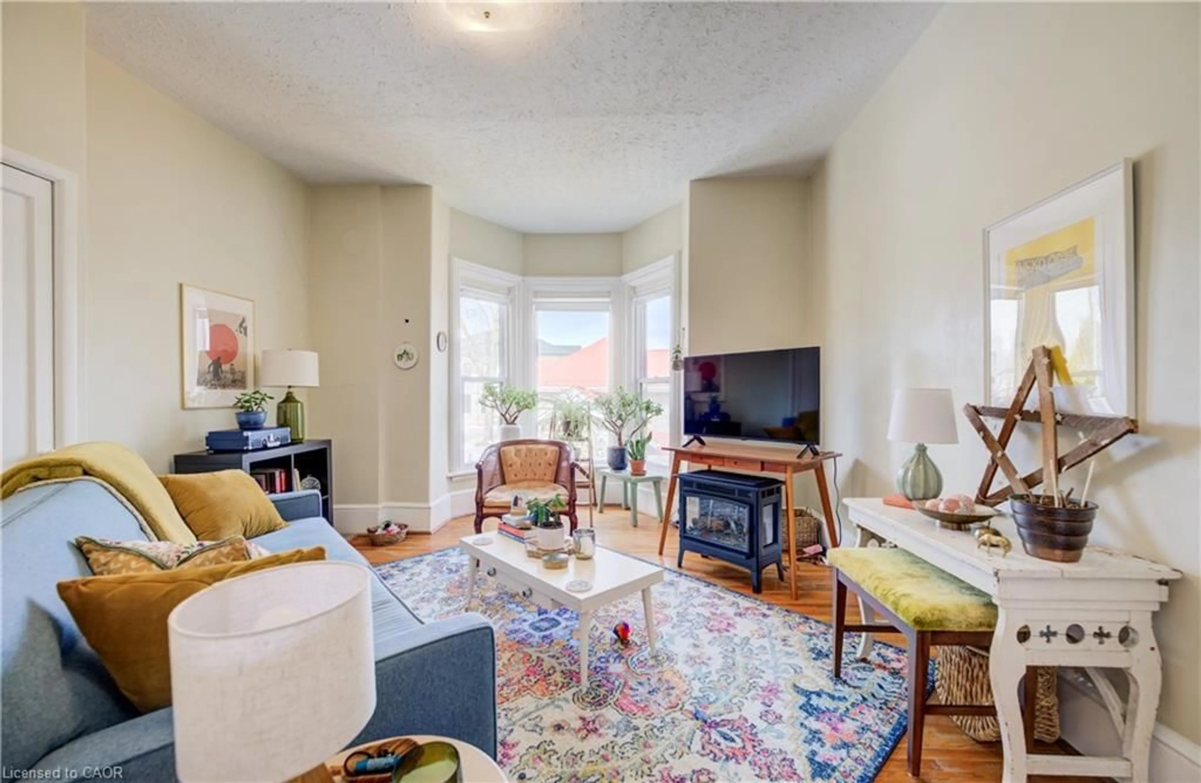 Living room with furniture, unknown for 3 Cant Ave, Cambridge Ontario N1S 2R5