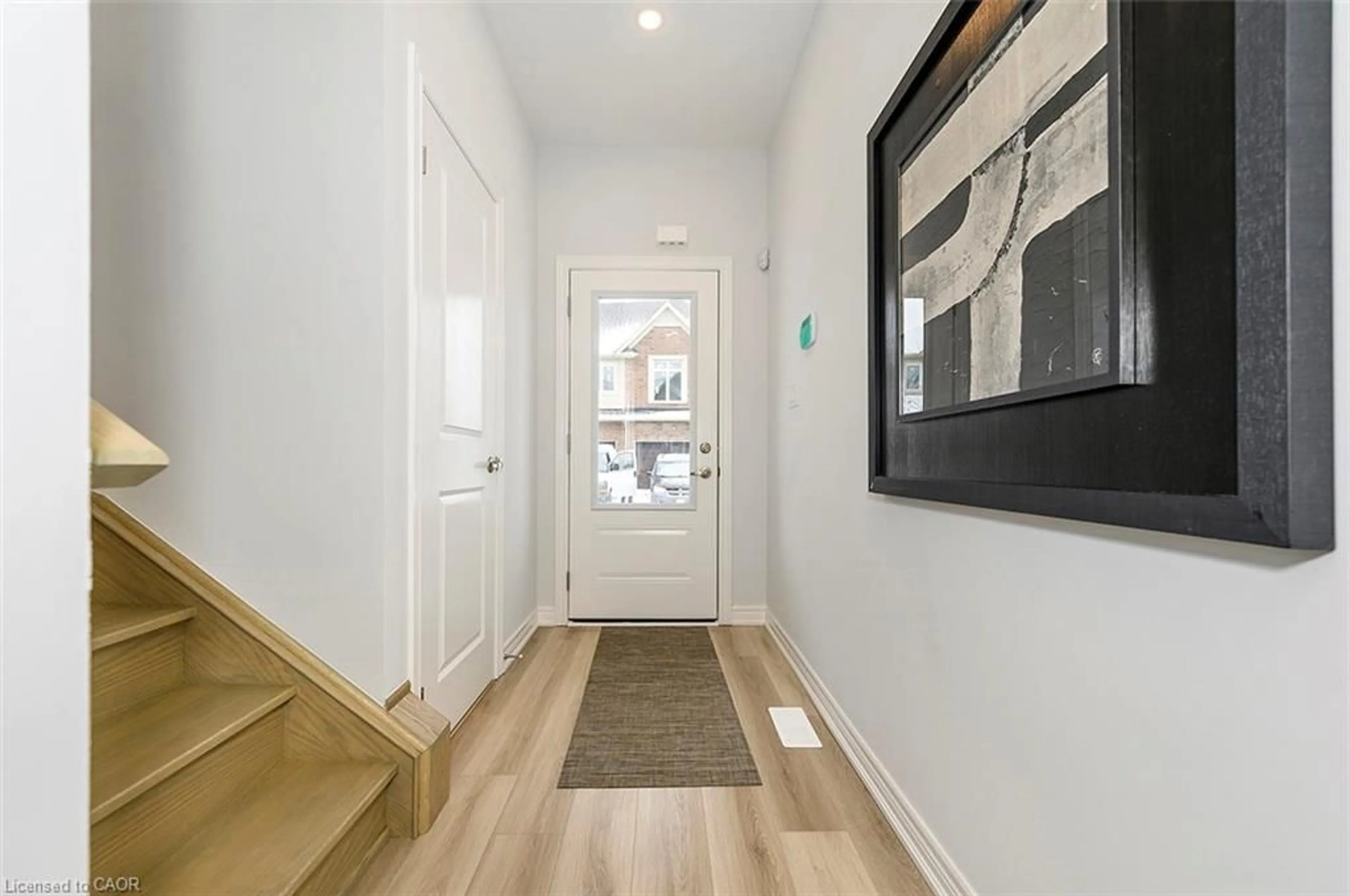 Indoor entryway for 205 Thames Way #28, Hamilton Ontario L0R 1W2