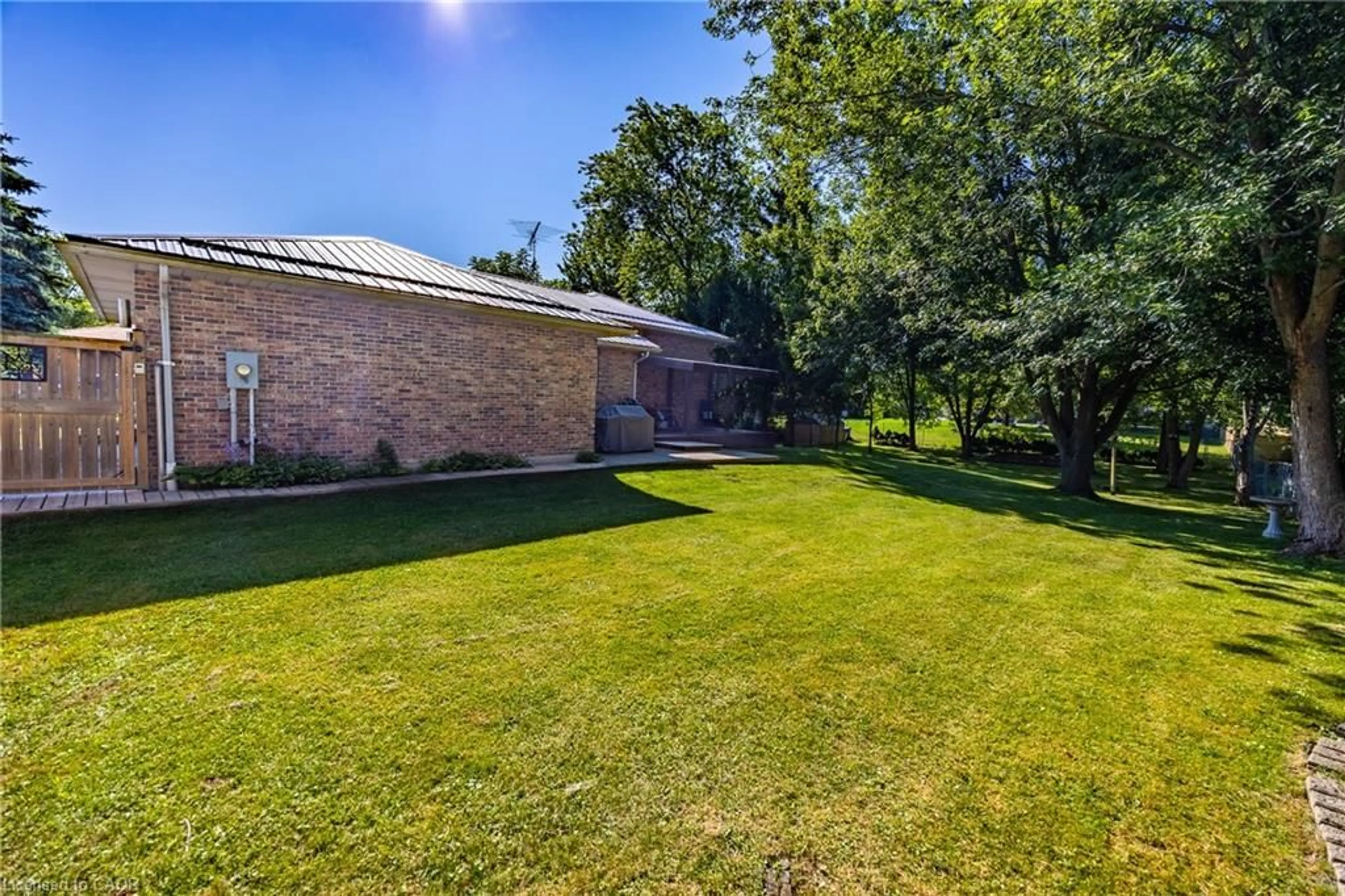 A pic from outside/outdoor area/front of a property/back of a property/a pic from drone, unknown for 15 Davis St, Jarvis Ontario N0A 1J0