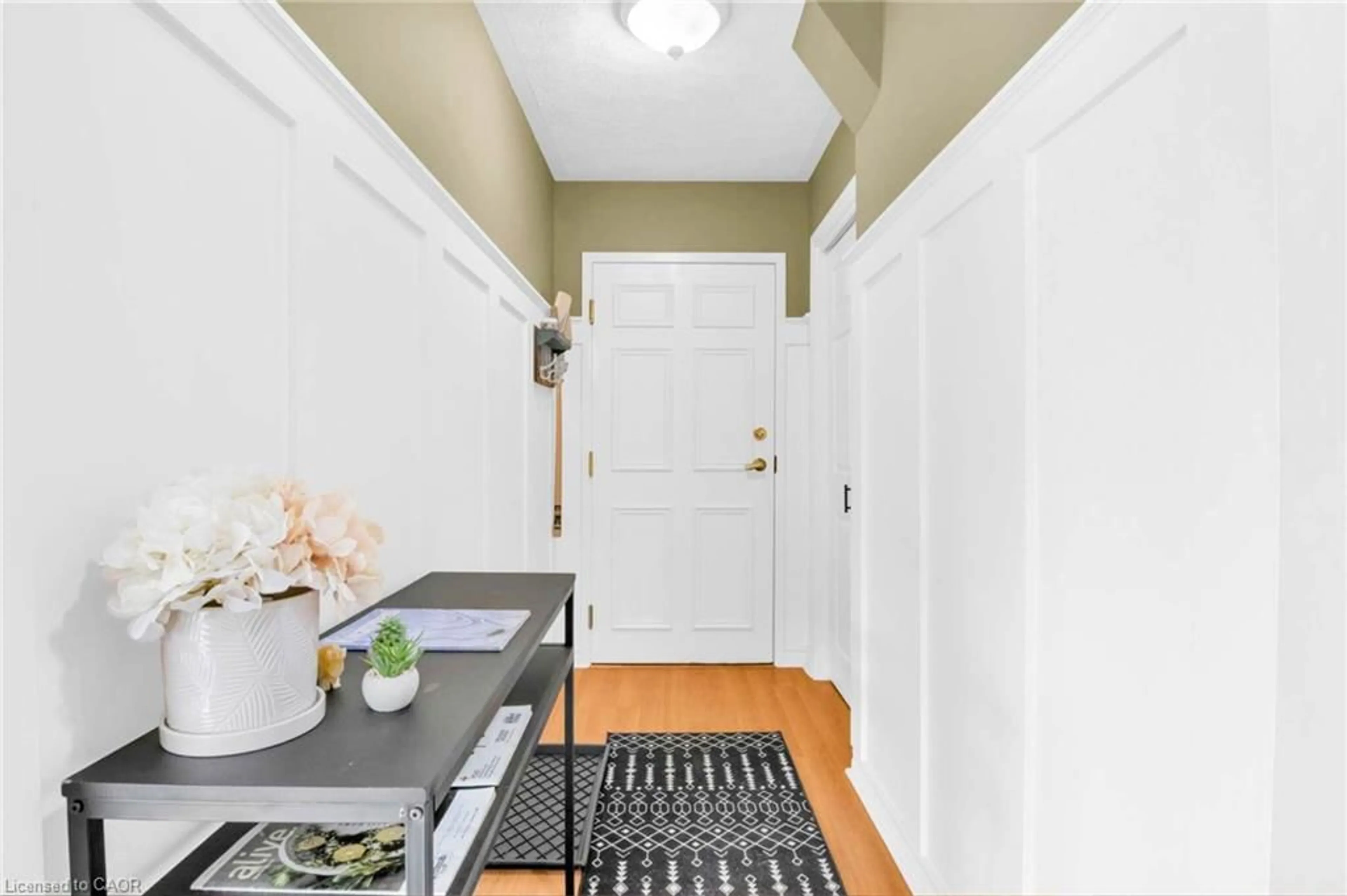 Indoor entryway for 1717 2nd Ave #505, Owen Sound Ontario N4K 6V4