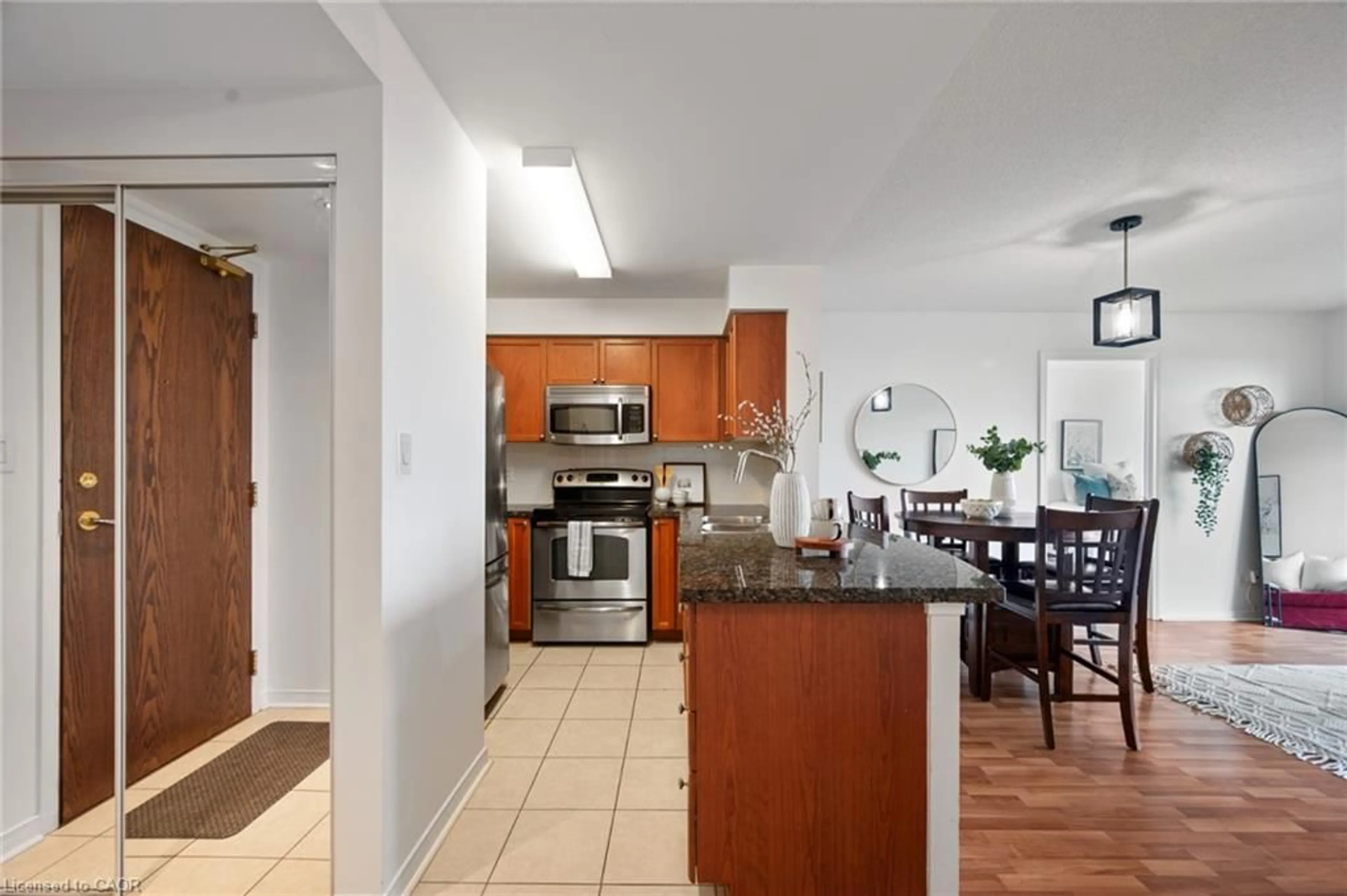 Standard kitchen, unknown for 4850 Glen Erin Dr #1005, Mississauga Ontario L5M 7S1