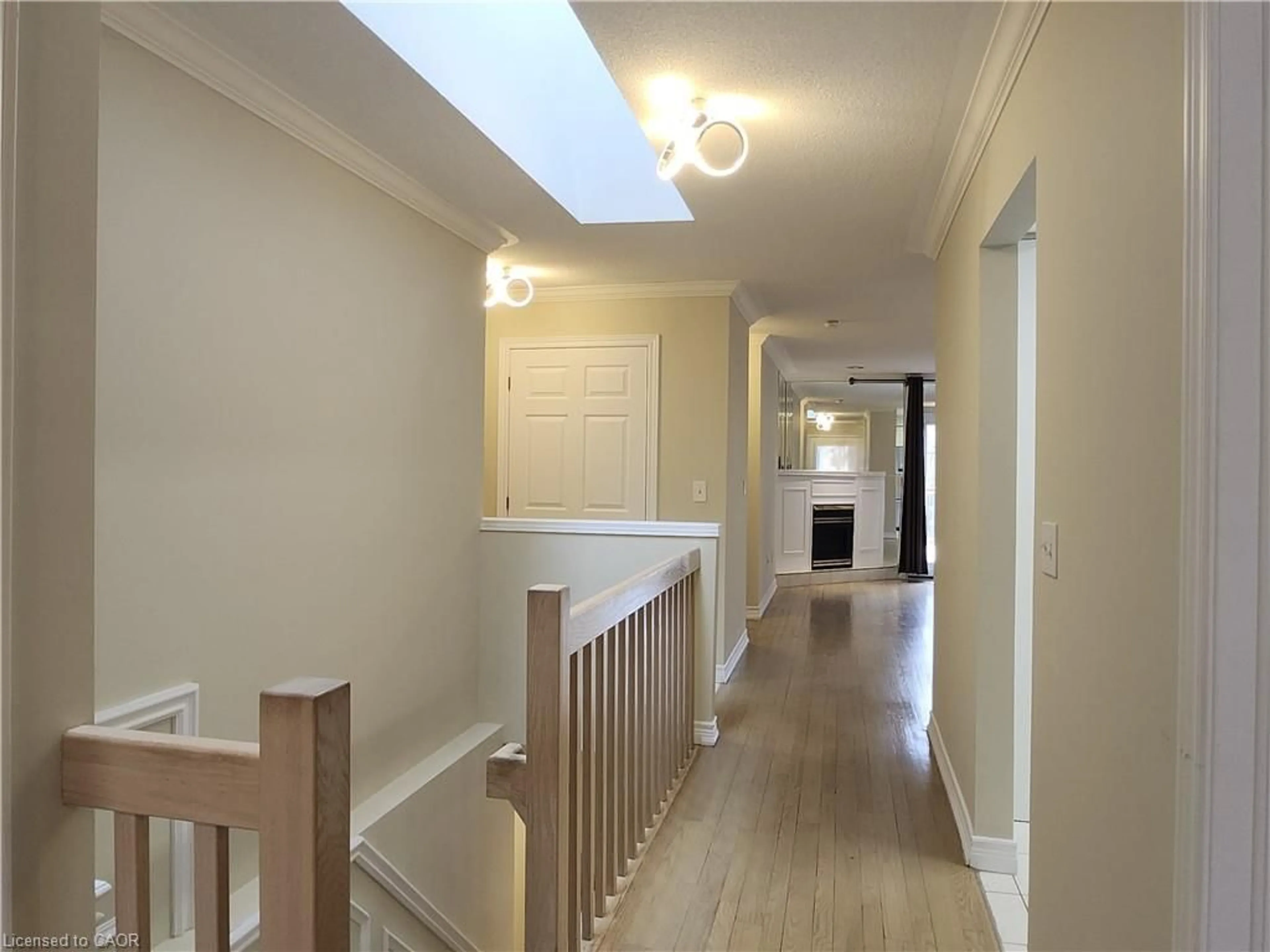 Indoor foyer for 810 Golf Links Rd #2, Ancaster Ontario L9K 1J2