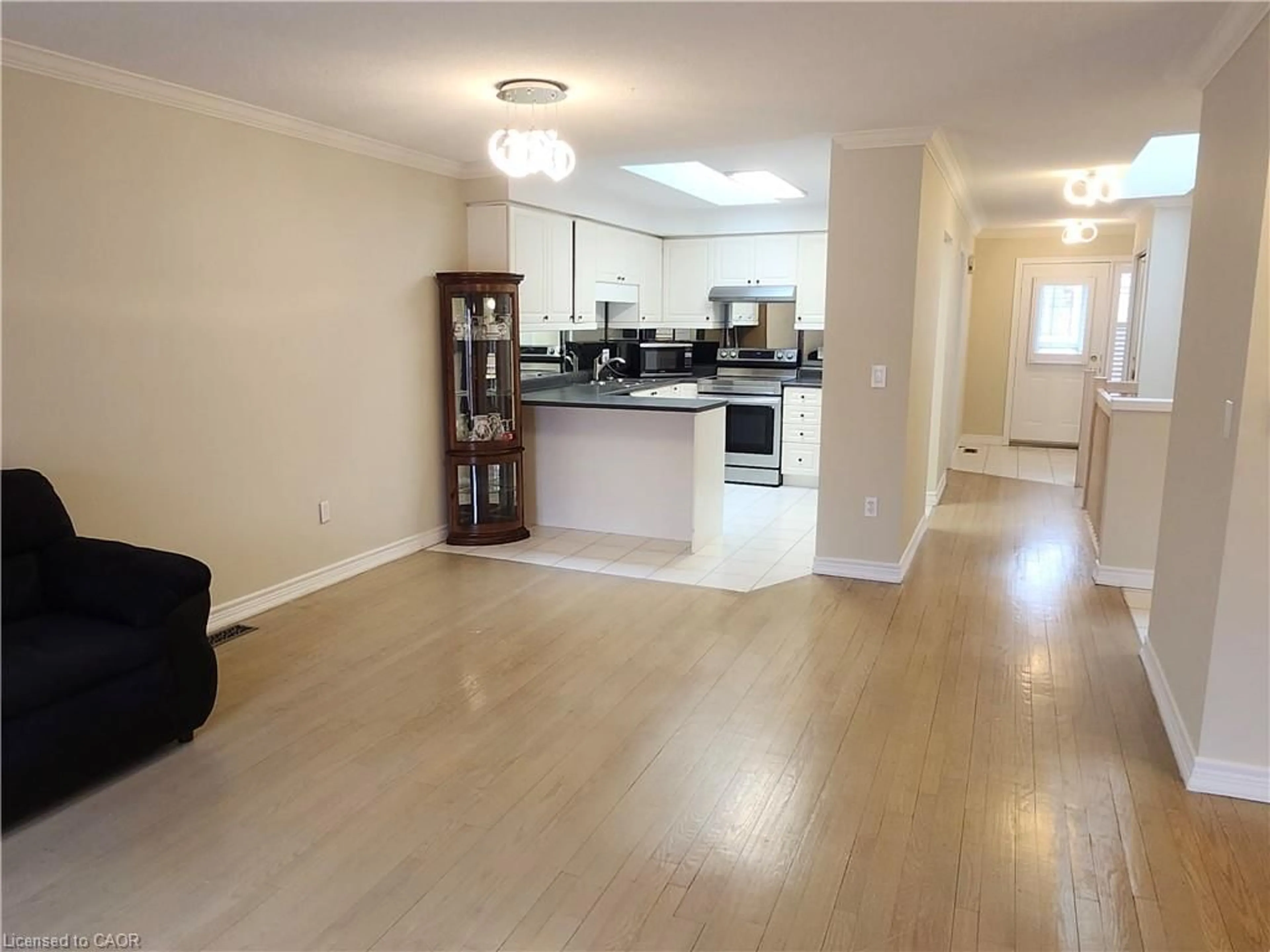 A pic of a room for 810 Golf Links Rd #2, Ancaster Ontario L9K 1J2