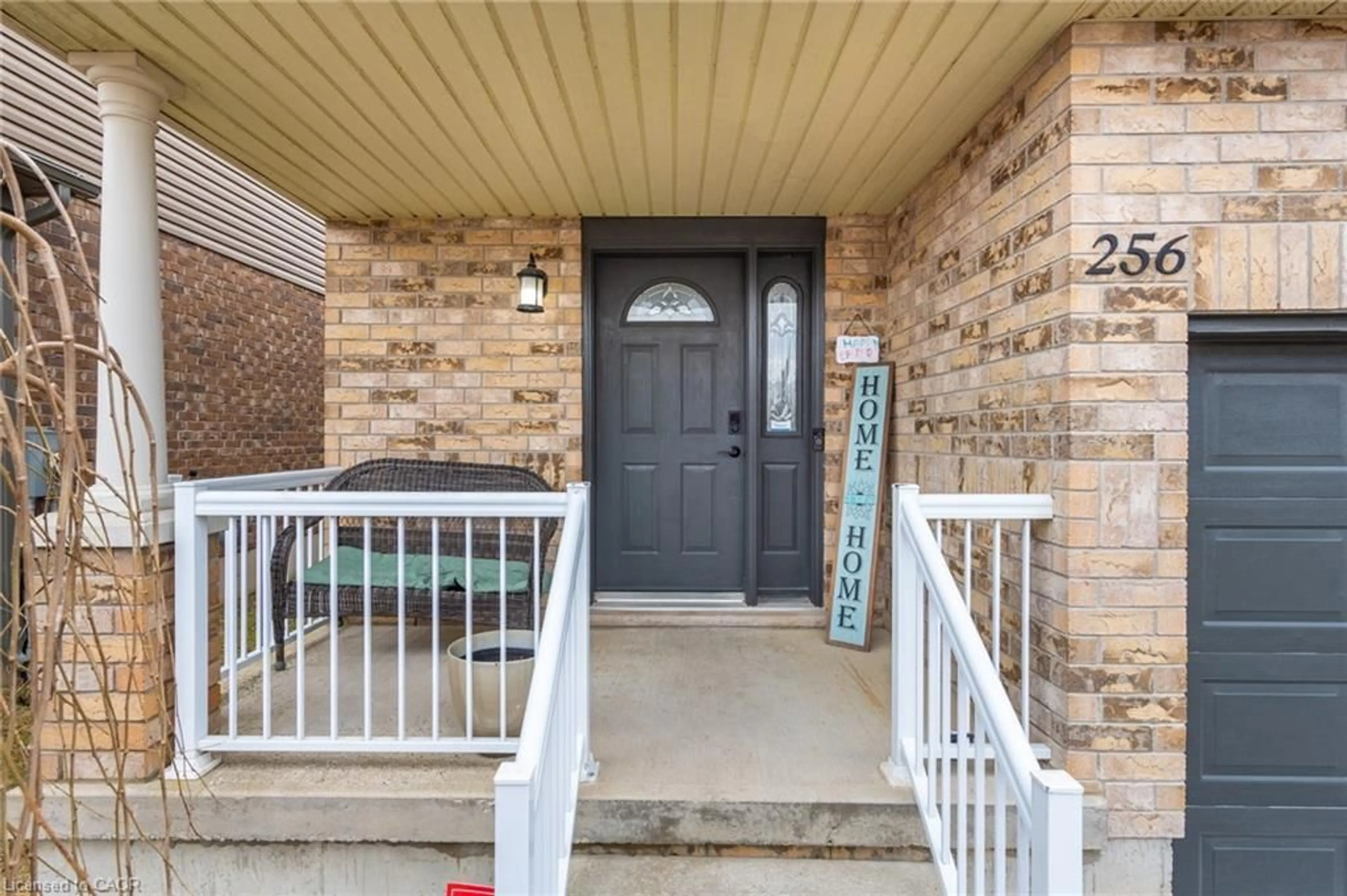 Indoor entryway for 256 Sienna Cres, Kitchener Ontario N2R 1T5