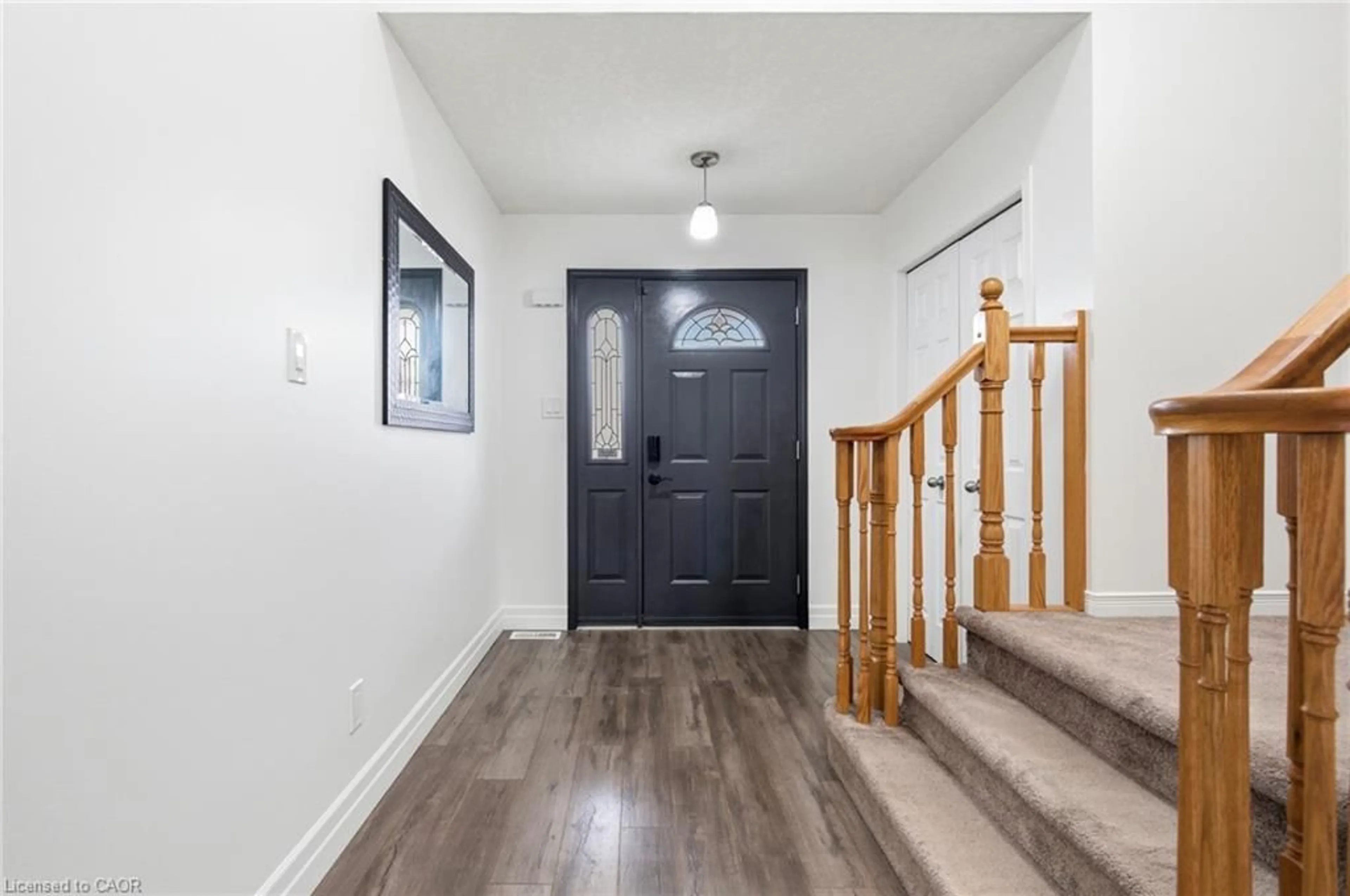 Indoor entryway for 256 Sienna Cres, Kitchener Ontario N2R 1T5