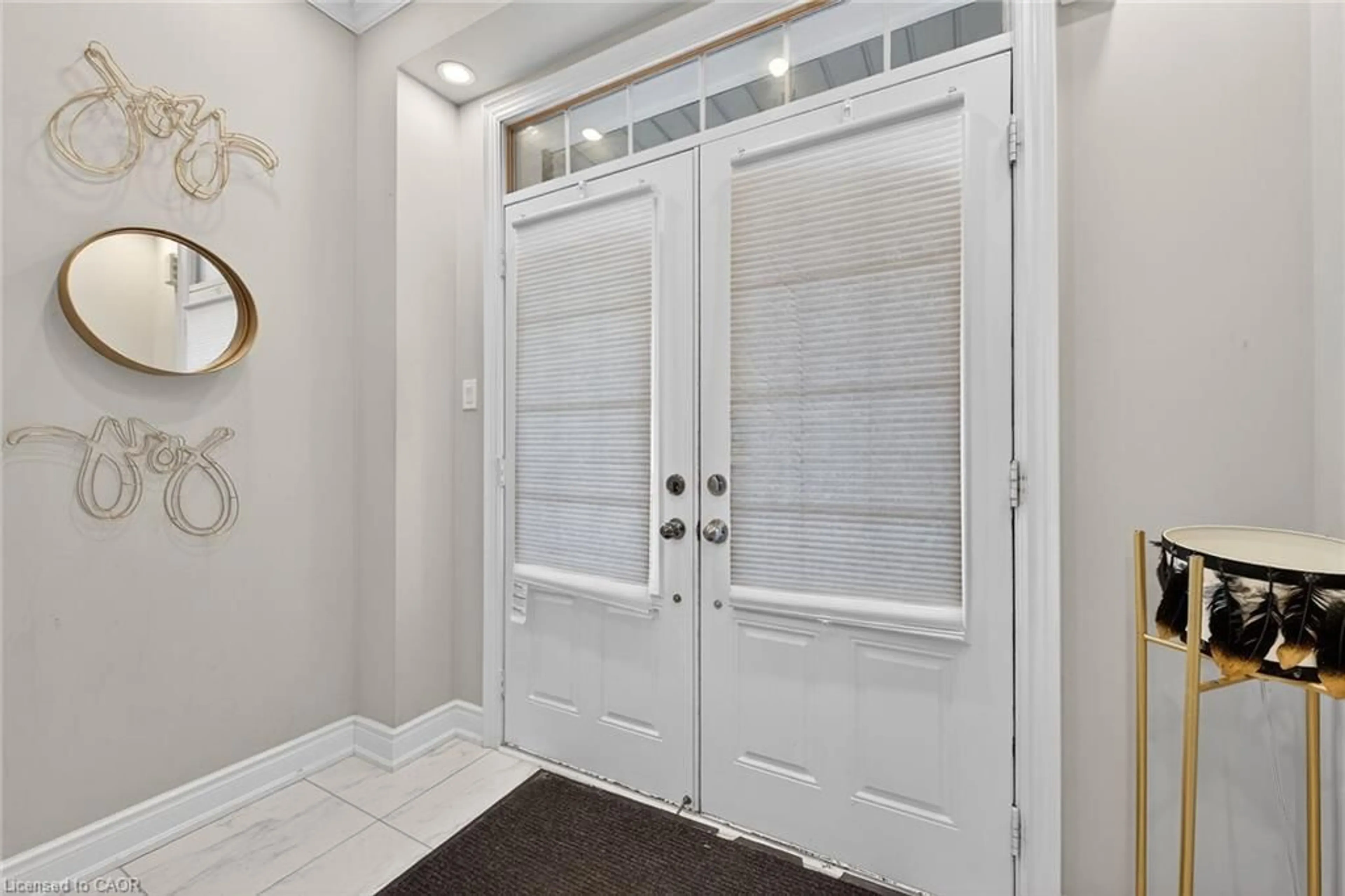 Indoor entryway for 7809 Hackberry Trail, Niagara Falls Ontario L2H 3R5