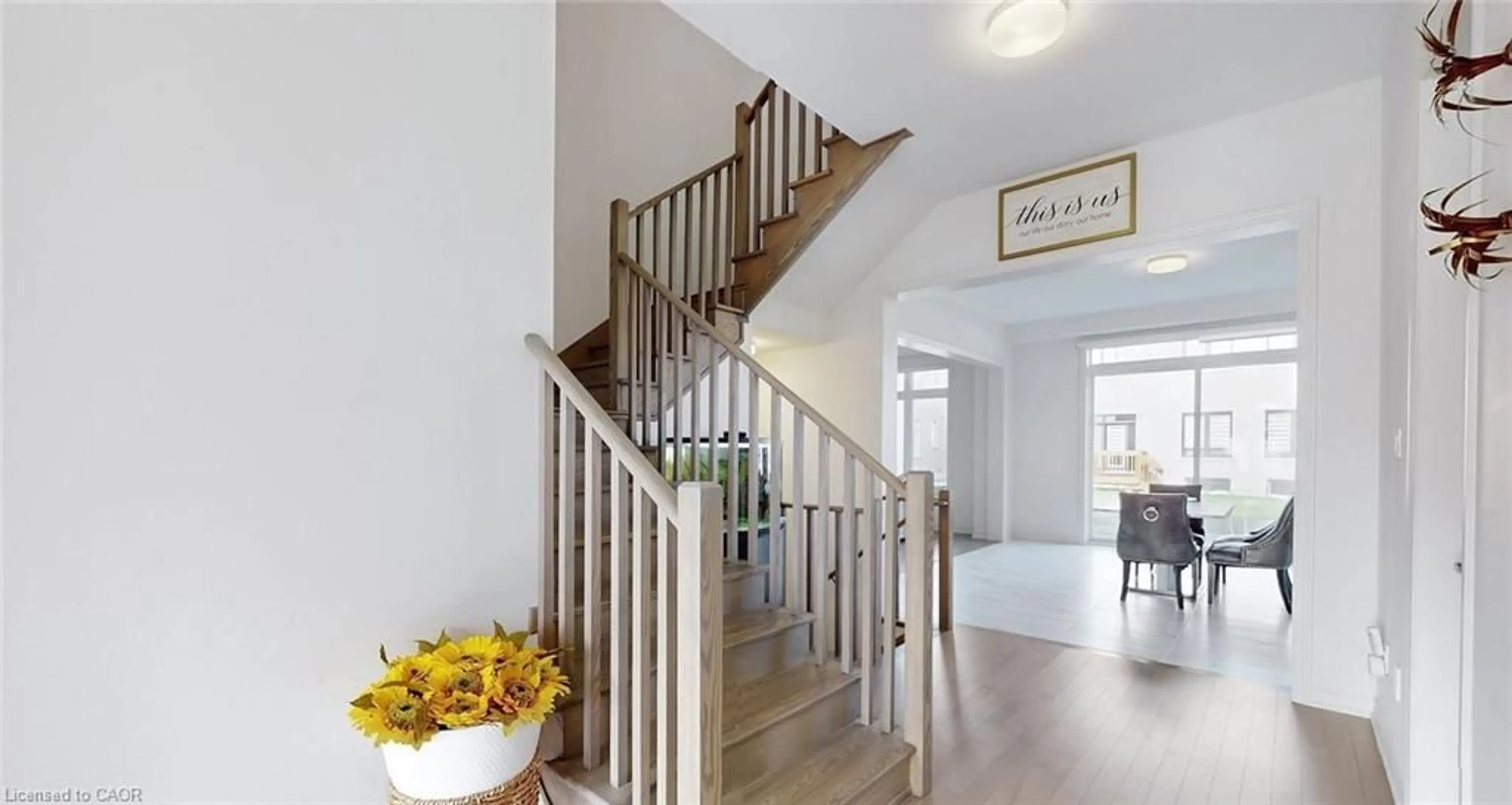 Indoor foyer for 25 Bellflower Cres, Tottenham Ontario L0G 1W0