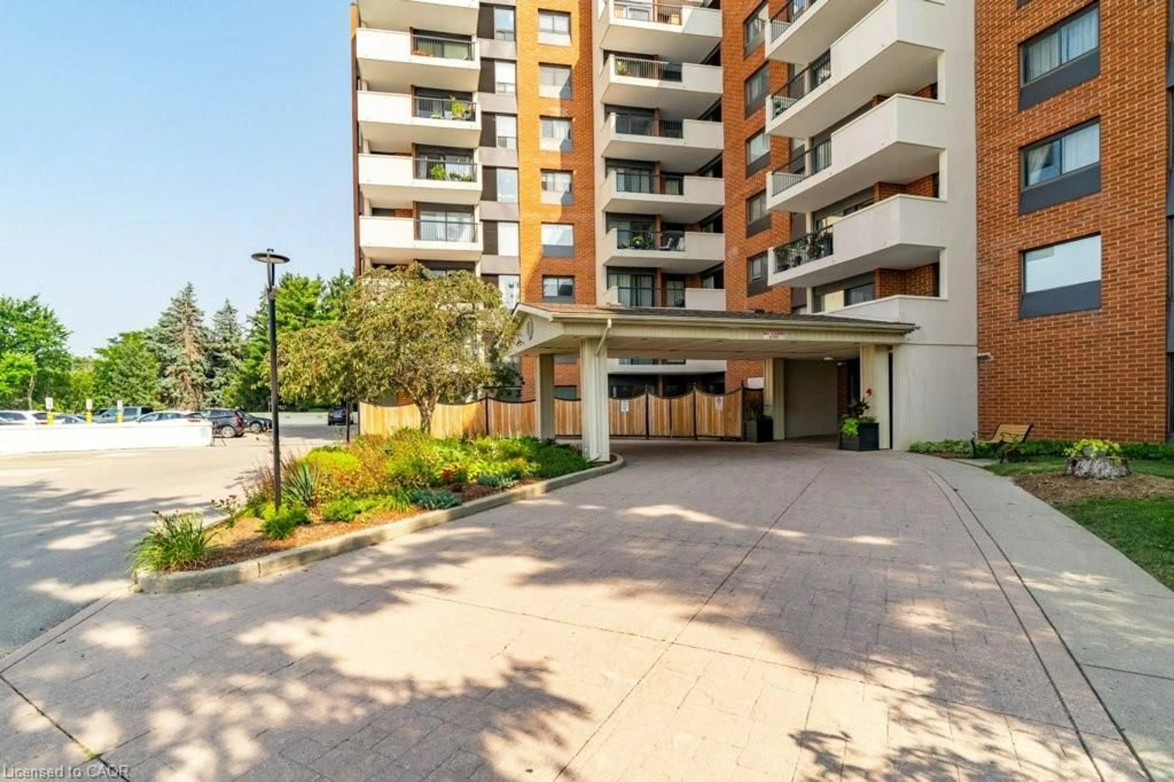 Patio, street for 260 Sheldon Ave #403, Kitchener Ontario N2H 6P2