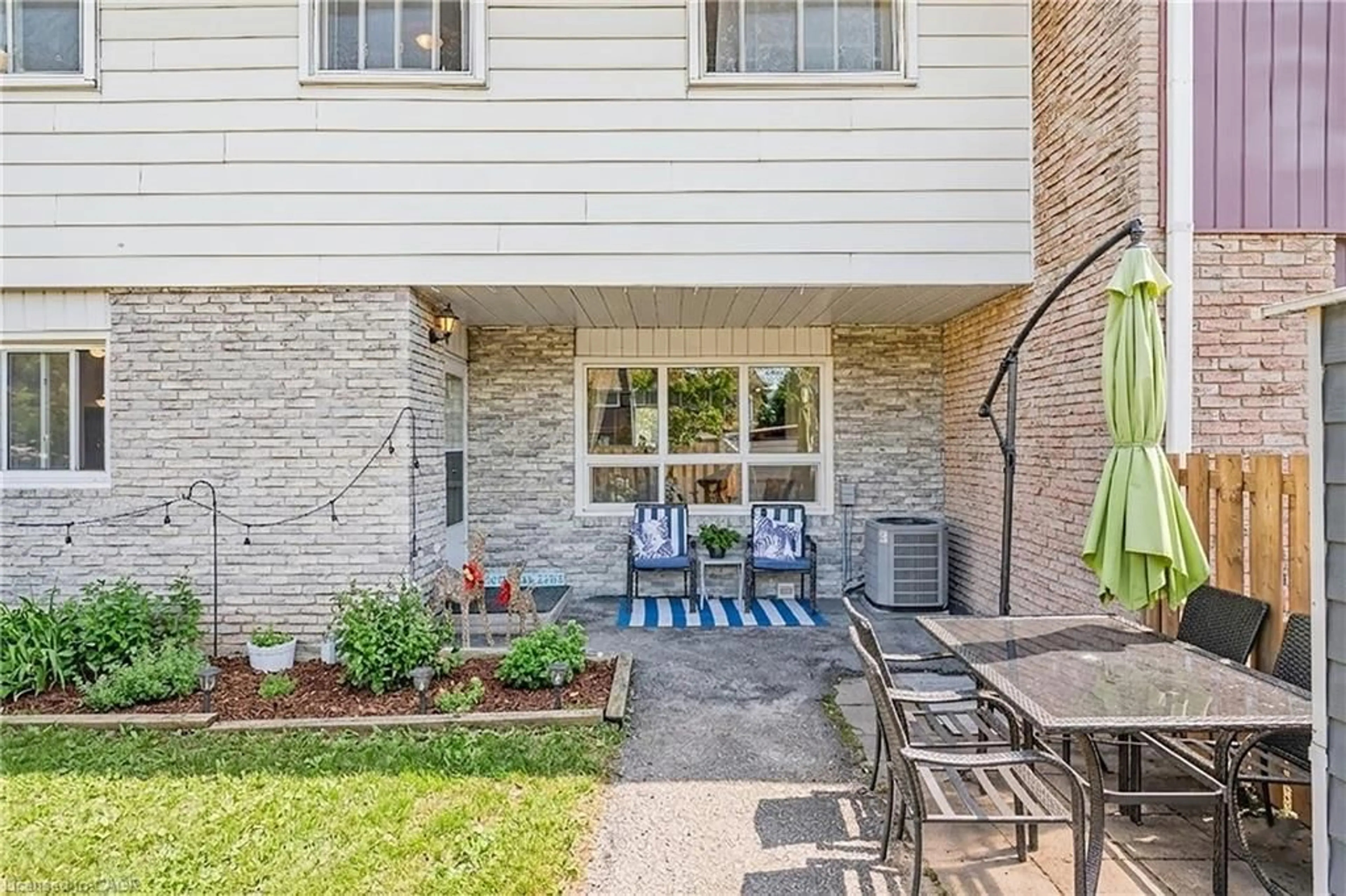 Patio, street for 423 Westwood Dr #43, Kitchener Ontario N2M 5B5