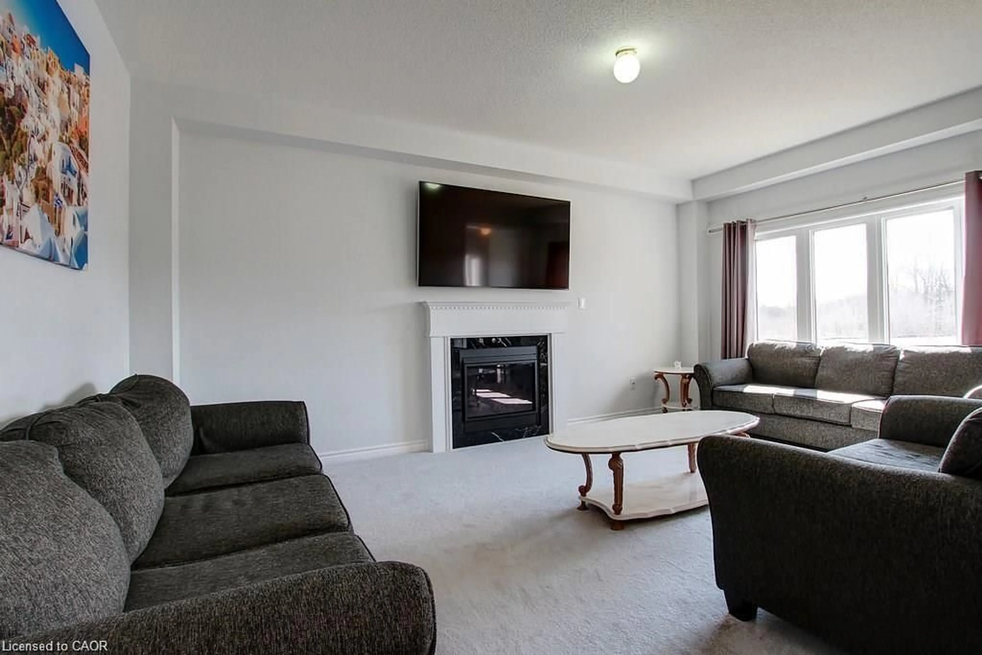 Living room with furniture, unknown for 175 Gold Park Gate, Angus Ontario L3W 0B4