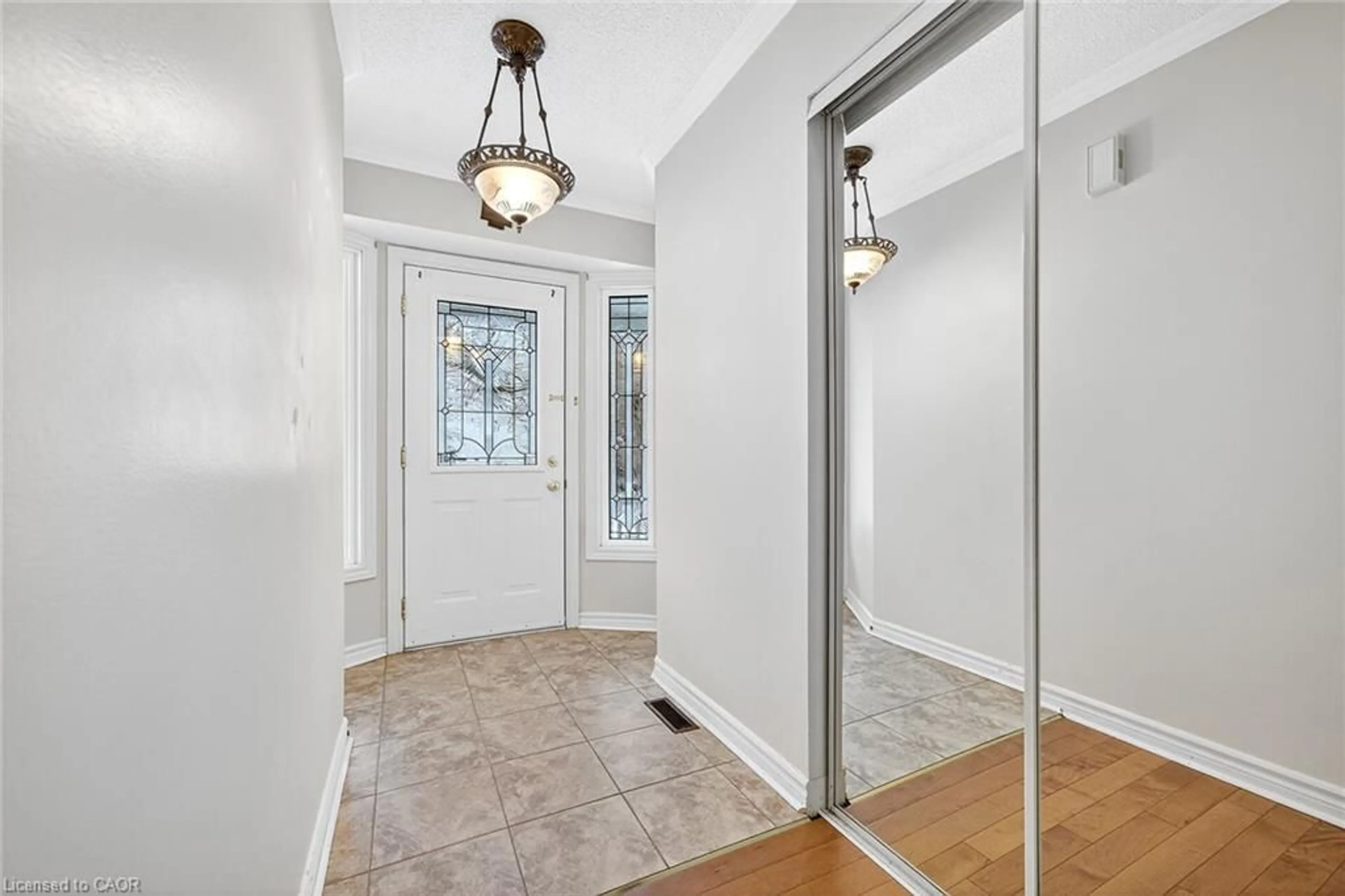 Indoor entryway for 372 Silverbirch Blvd, Mount Hope Ontario L0R 1W0