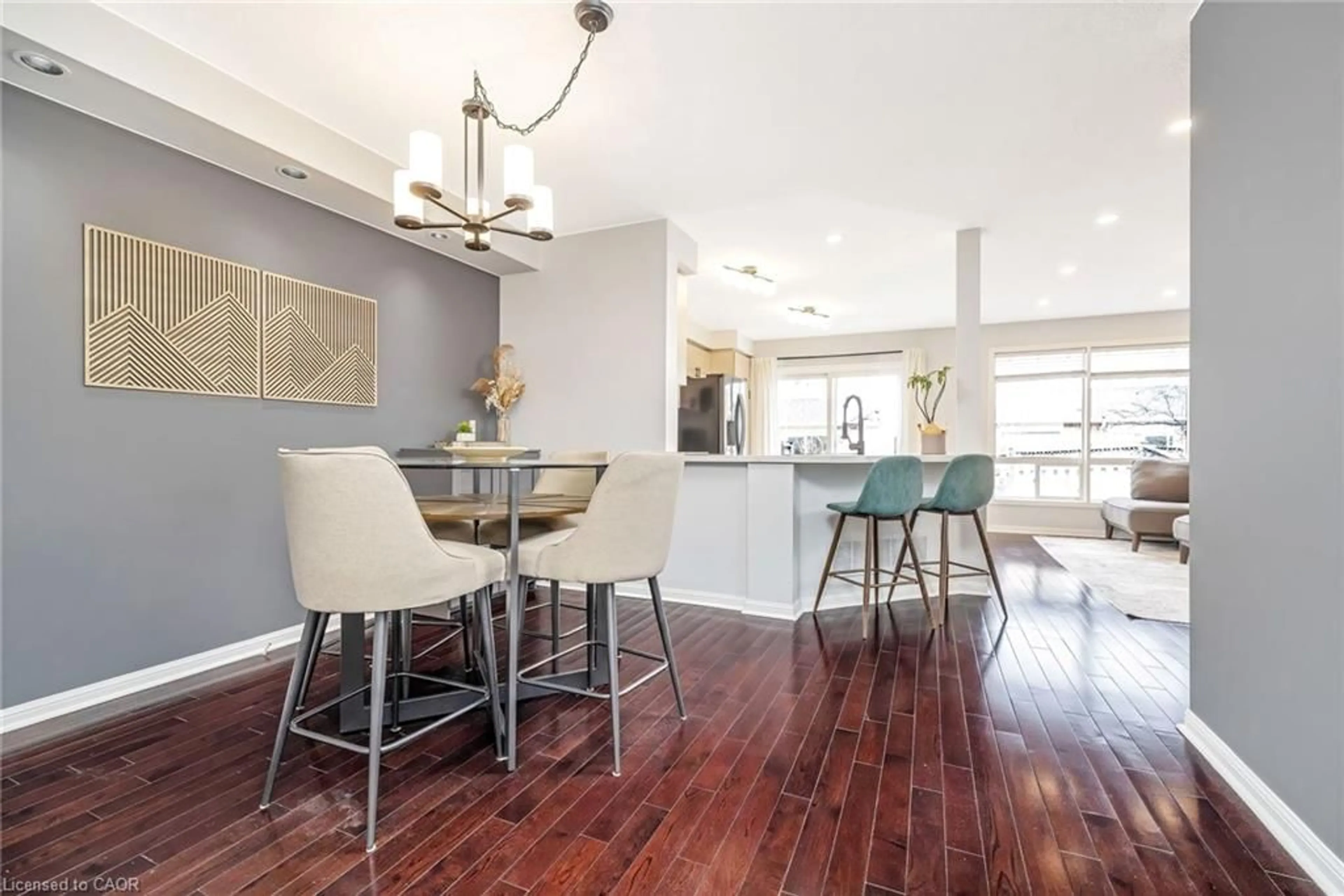 Open concept kitchen, wood/laminate floor for 1617 Cartwright Cres, Milton Ontario L9T 5N6