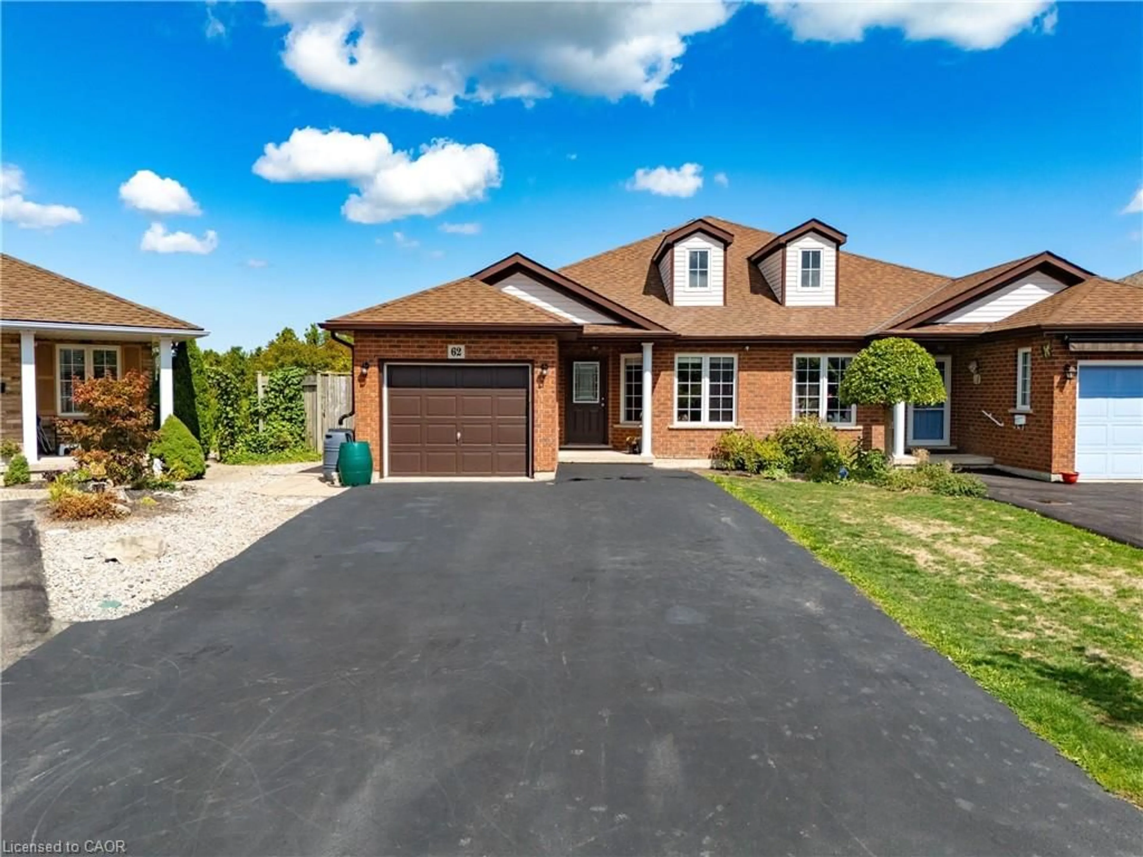 Home with brick exterior material, street for 62 Golden Acres Dr, Smithville Ontario L0R 2A0