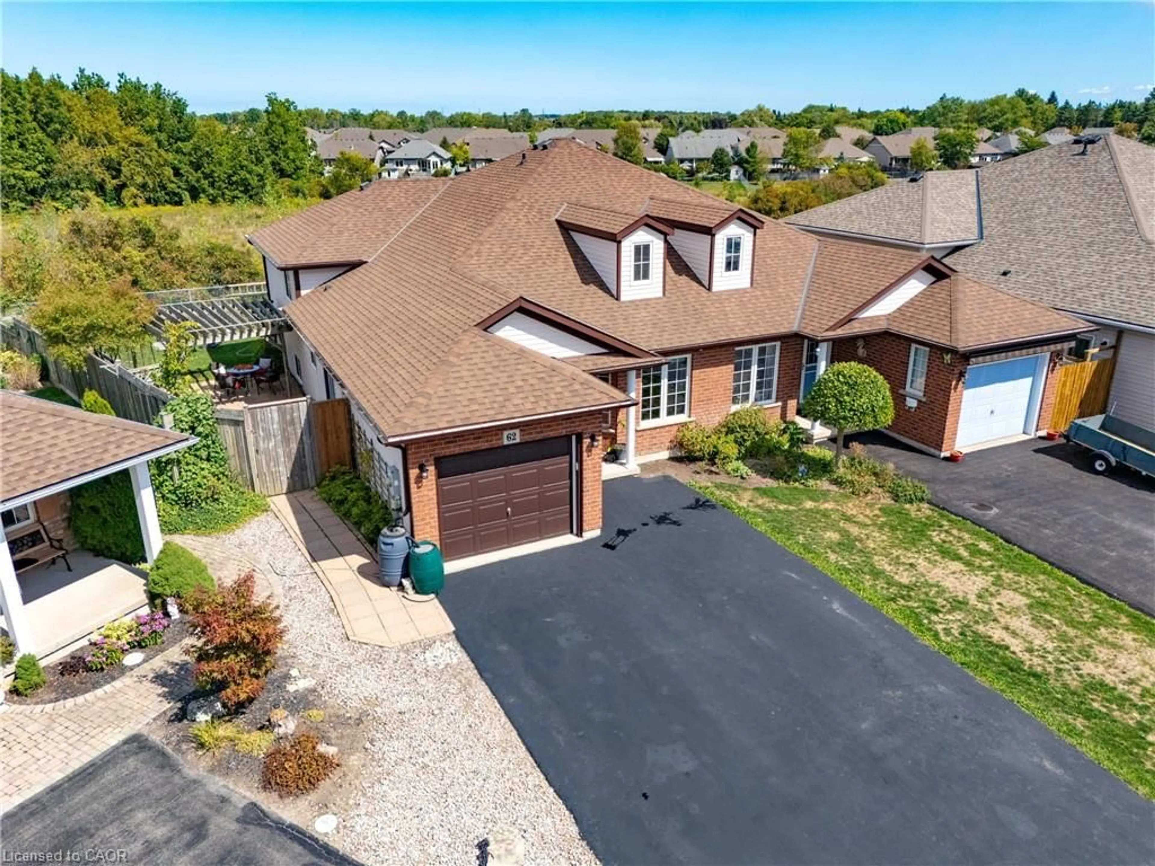 A pic from outside/outdoor area/front of a property/back of a property/a pic from drone, street for 62 Golden Acres Dr, Smithville Ontario L0R 2A0