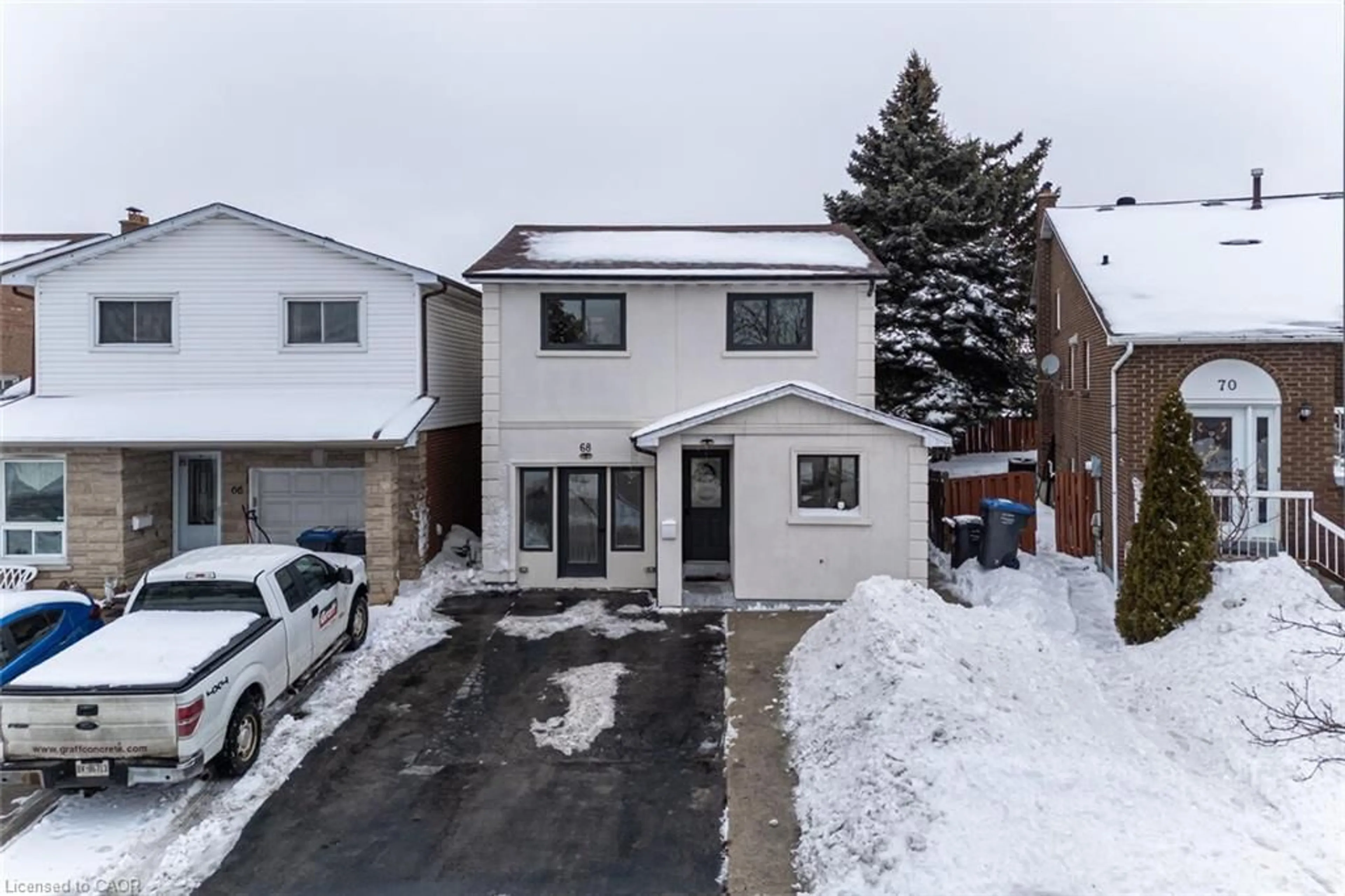 A pic from outside/outdoor area/front of a property/back of a property/a pic from drone, street for 68 Winterfold Dr, Brampton Ontario L6V 3T2