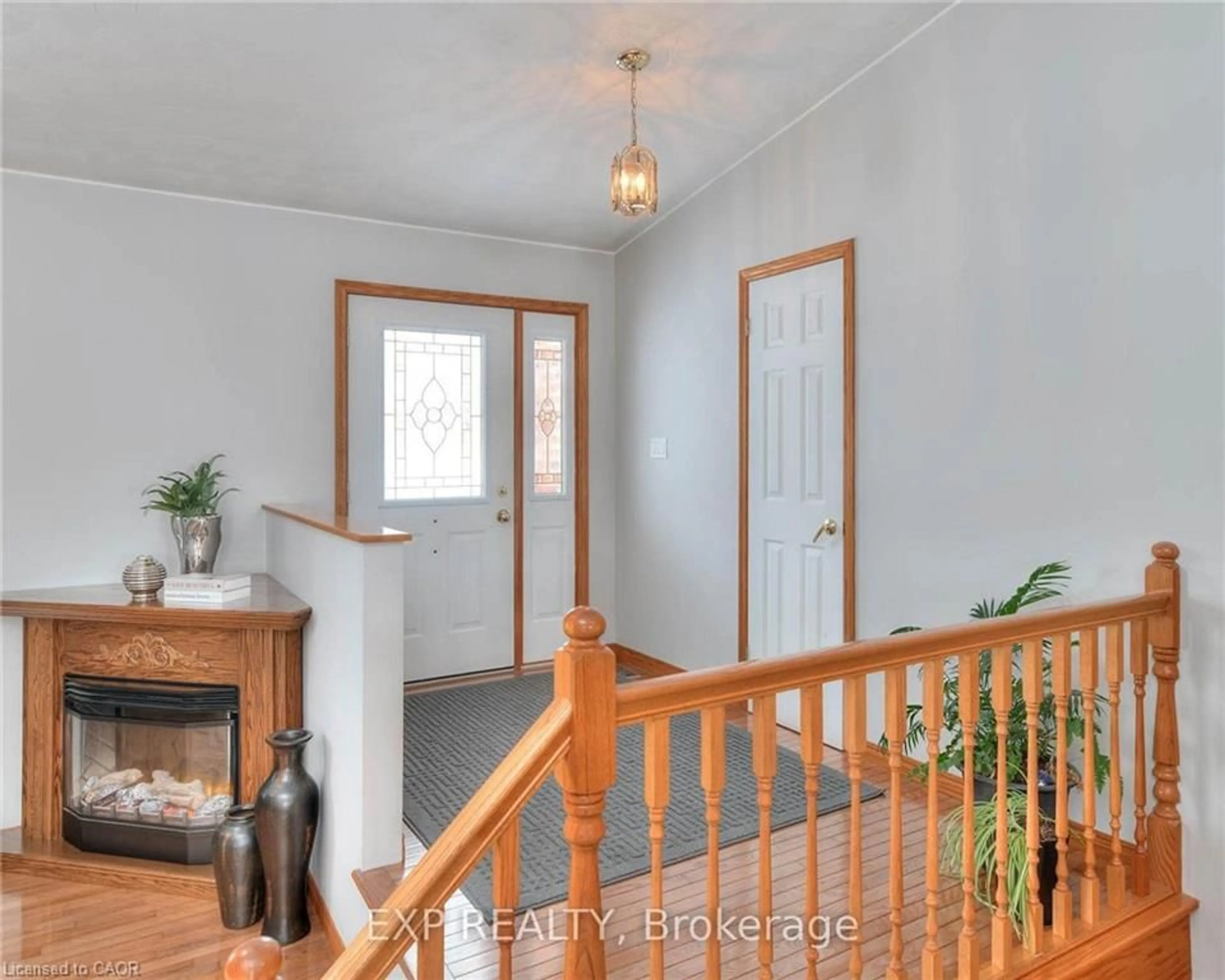 Indoor entryway for 763 Sports Dr, Brussels Ontario N0G 1H0