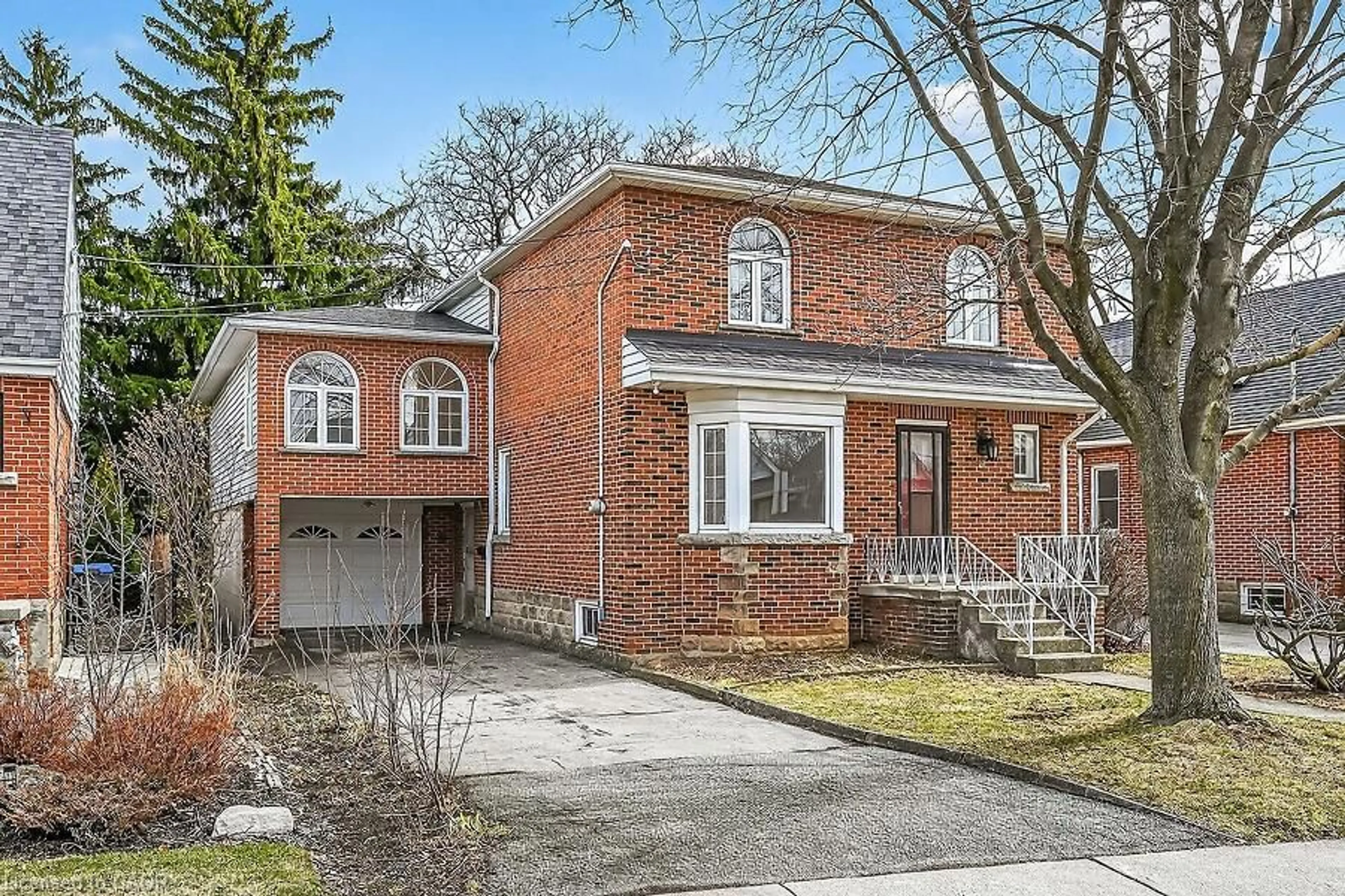 Home with brick exterior material, street for 21 East 34th St, Hamilton Ontario L8V 3W2