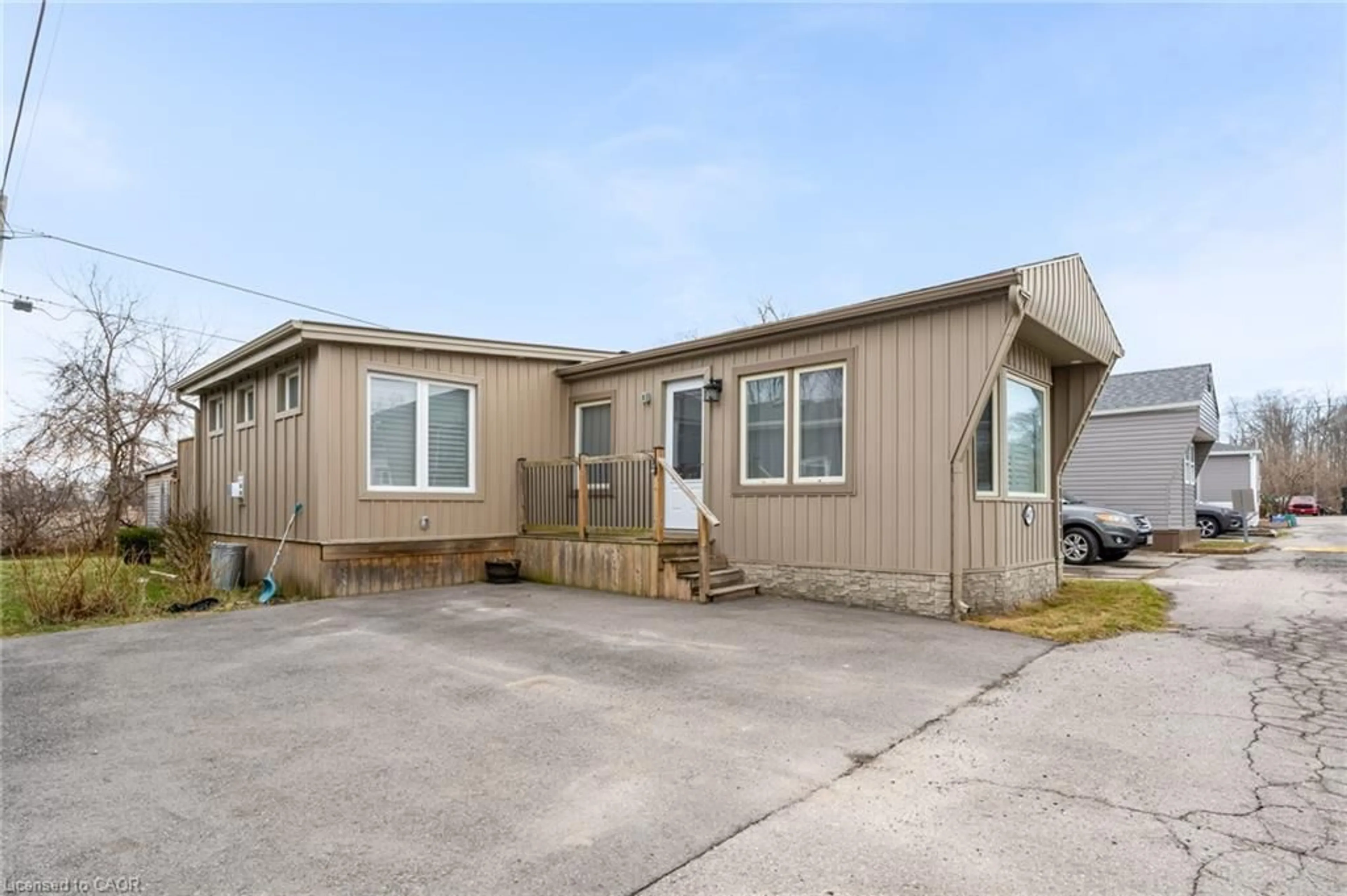 Home with vinyl exterior material, unknown for 4417 Timothy Lane, Beamsville Ontario L0R 1B1