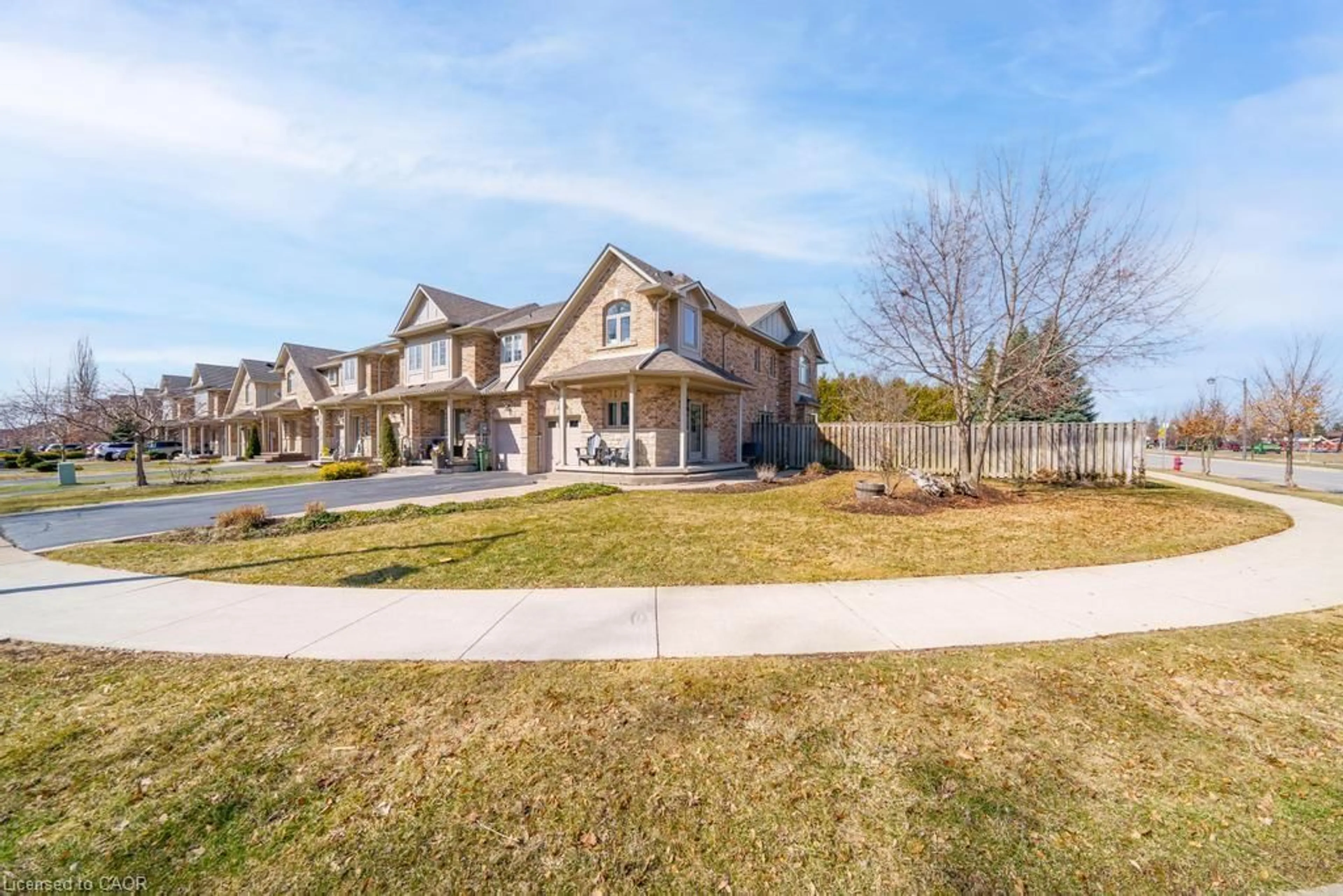 A pic from outside/outdoor area/front of a property/back of a property/a pic from drone, street for 173 Tanglewood Dr, Binbrook Ontario L0R 1C0