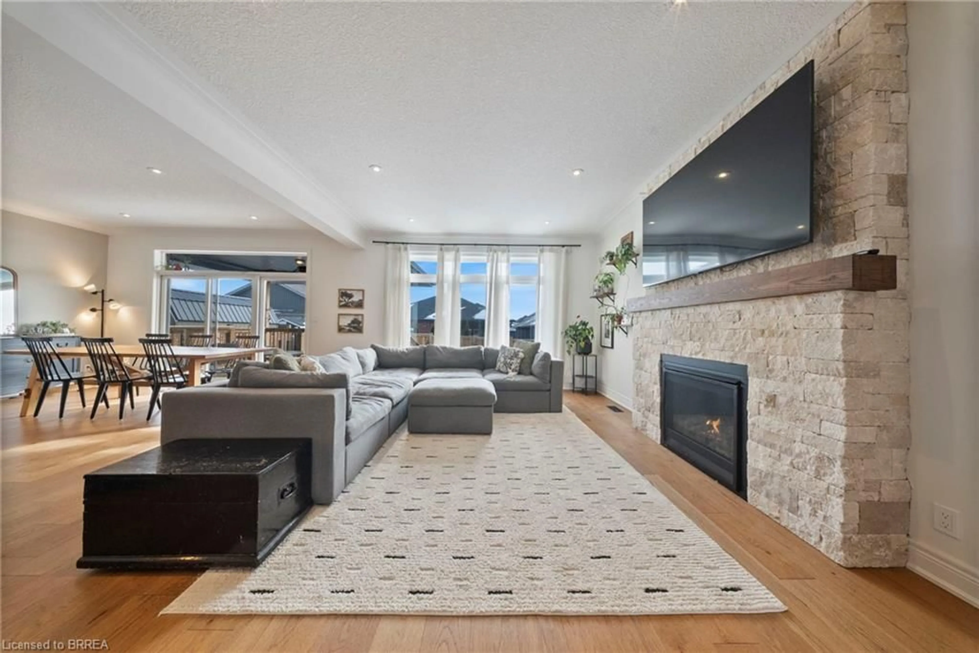 Living room with furniture, unknown for 192 Gibbons St, Waterford Ontario N0E 1Y0