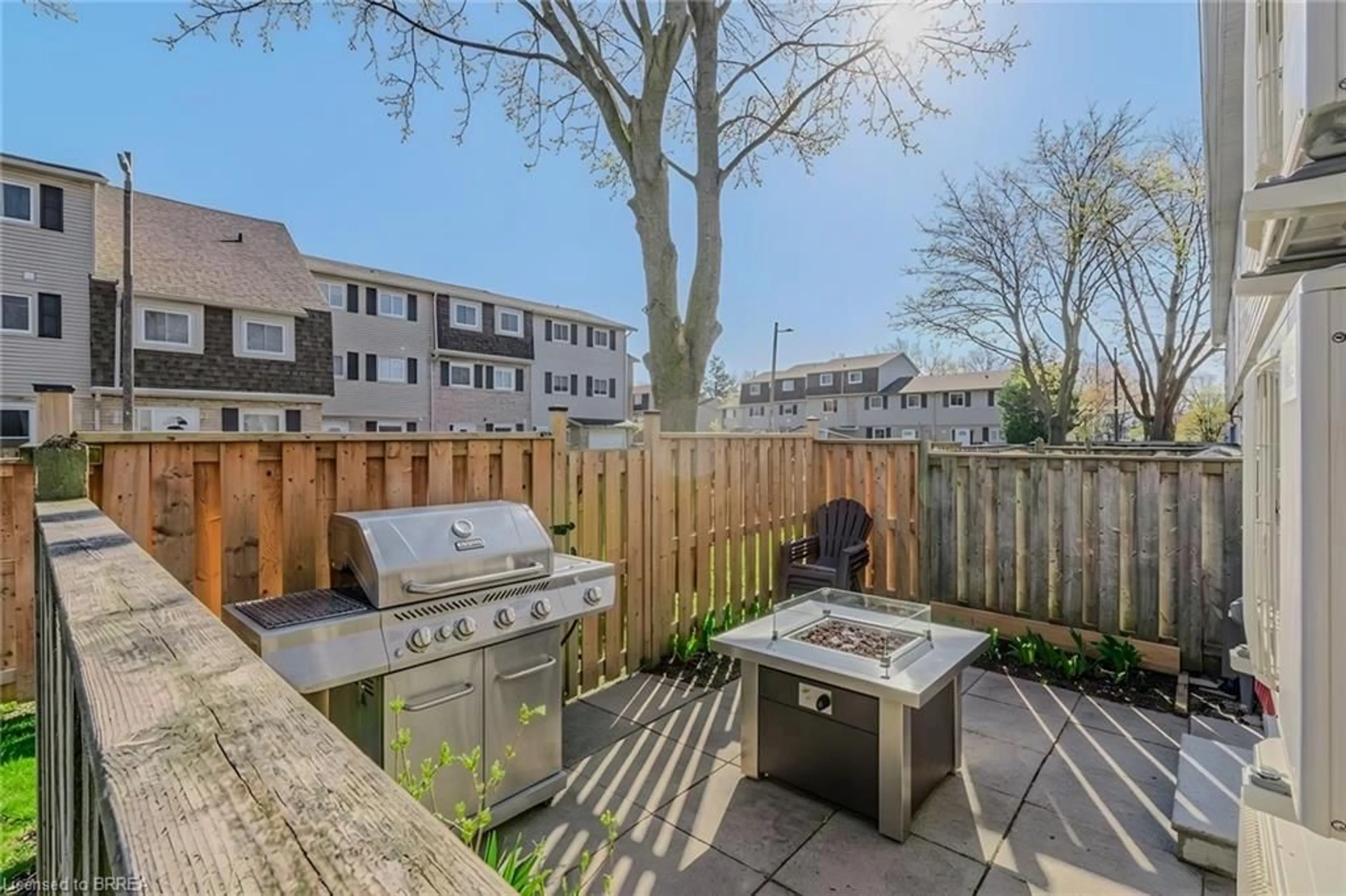 Patio, street for 490 Grey St #25, Brantford Ontario N3S 7S6