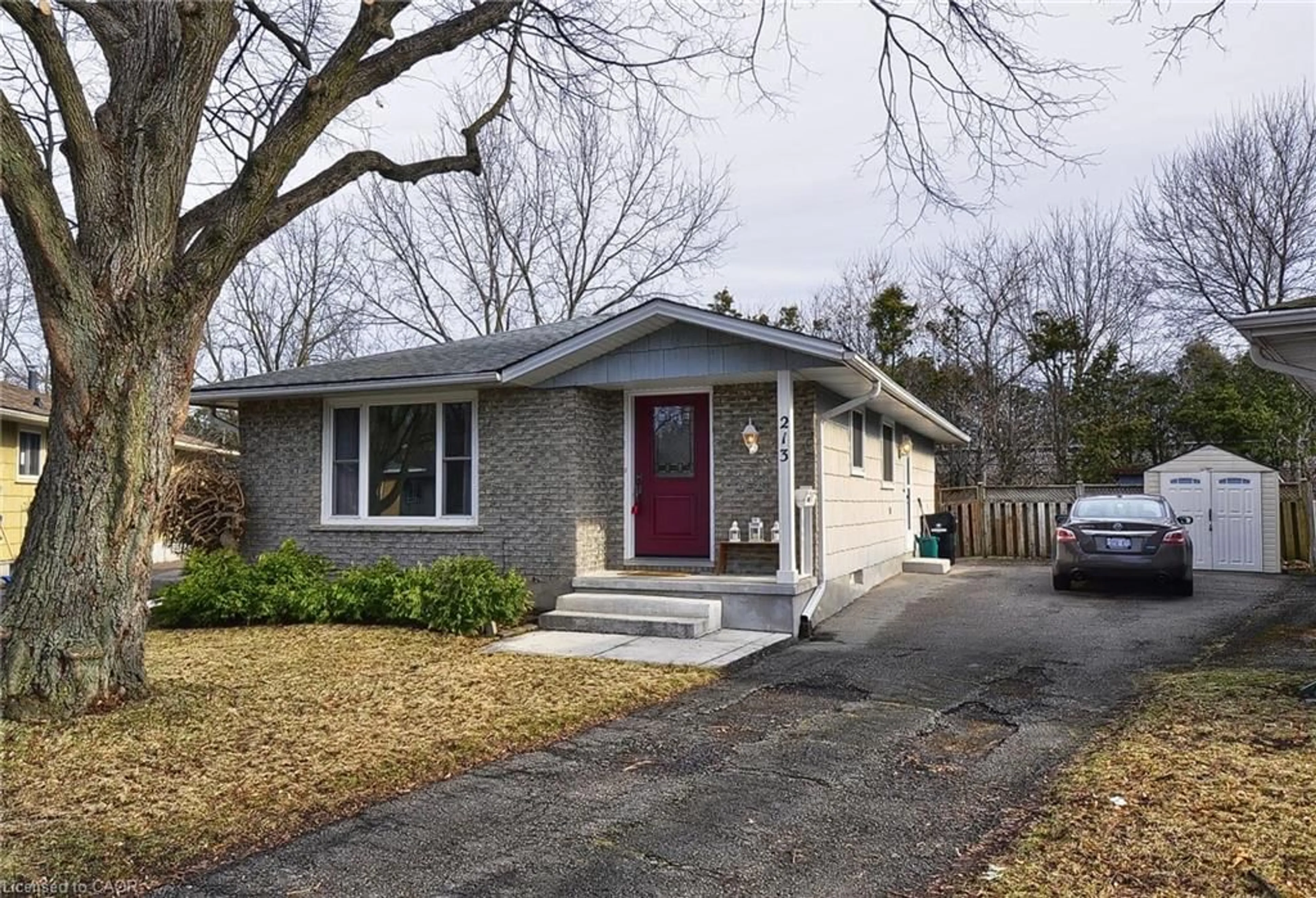Home with brick exterior material, street for 213 Park Ave, Cambridge Ontario N1S 2S5