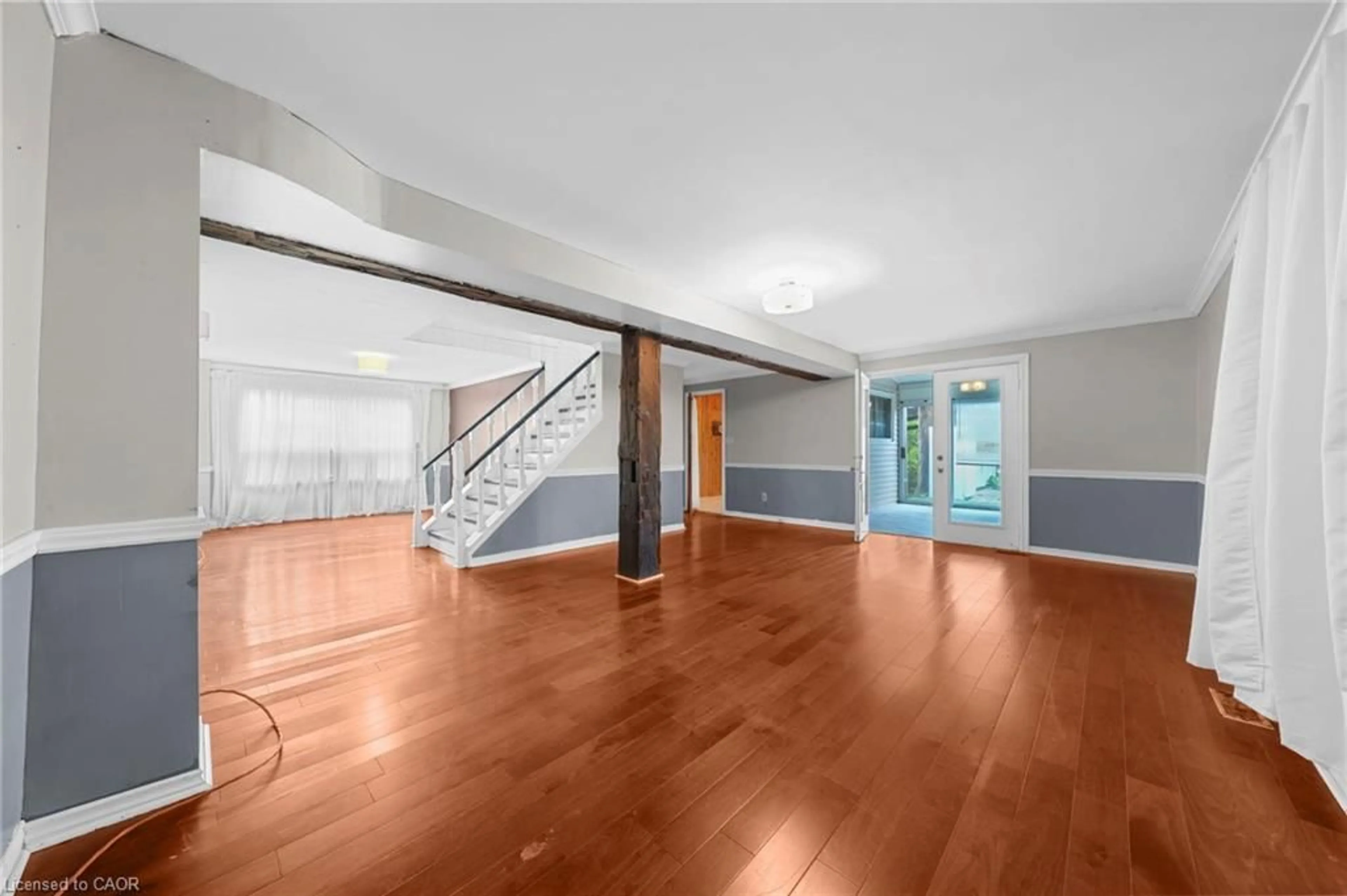 Indoor foyer for 246 Regional Road 8, Uxbridge Ontario L9P 1R1