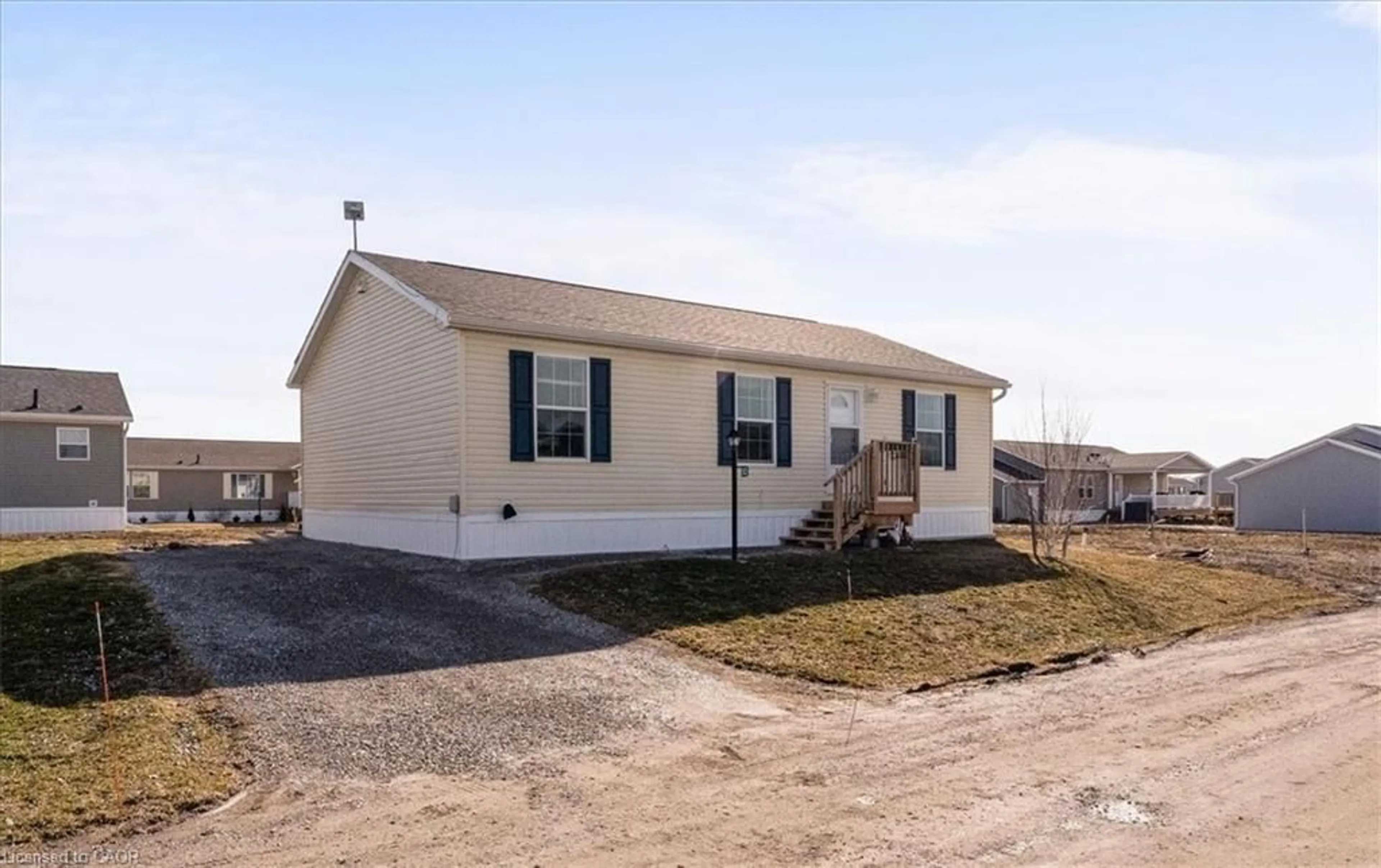 Home with vinyl exterior material, unknown for 10 Bent Willow Crt, Haldimand County Ontario N0A 1L0