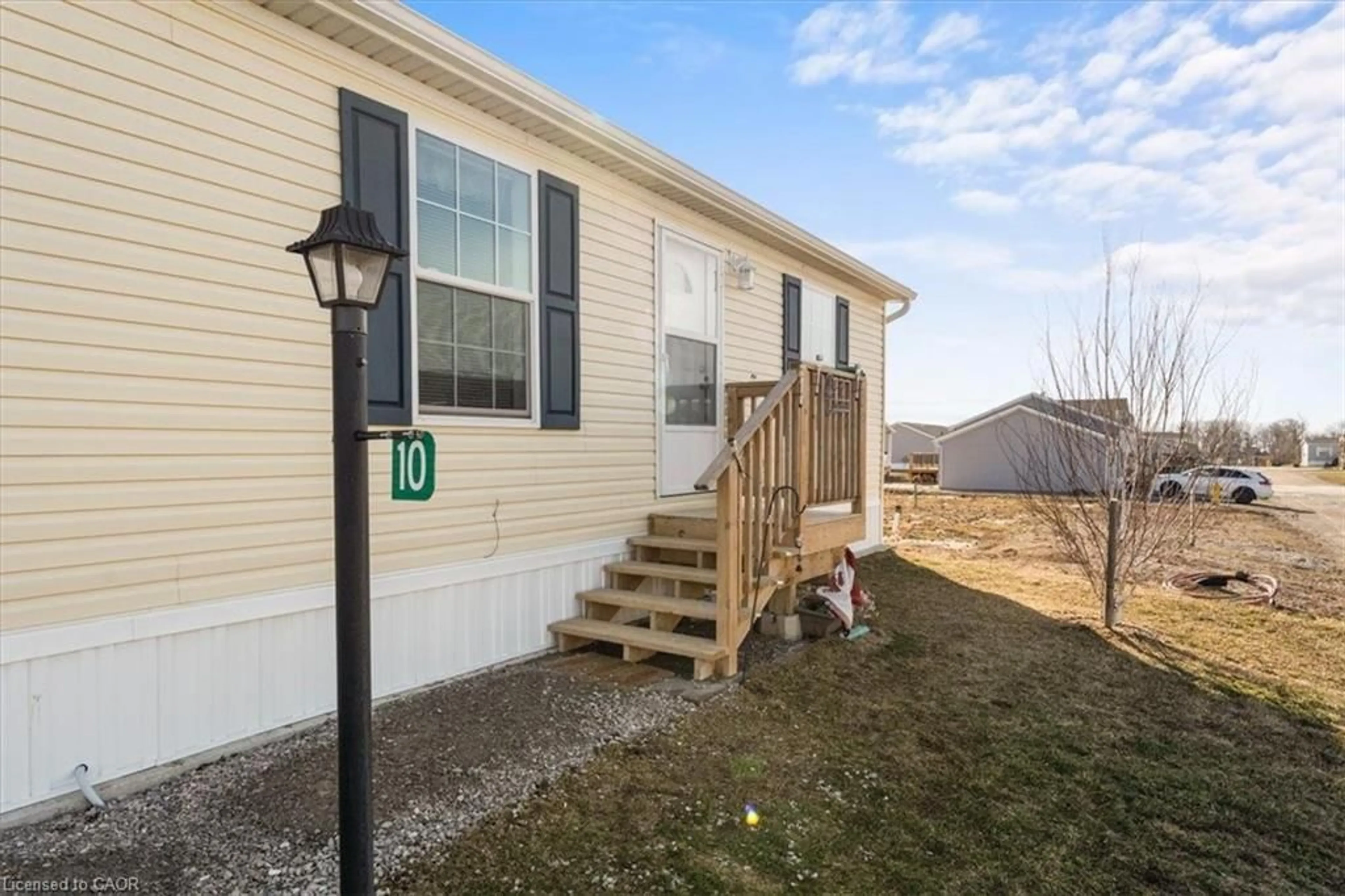 Home with vinyl exterior material, street for 10 Bent Willow Crt, Haldimand County Ontario N0A 1L0