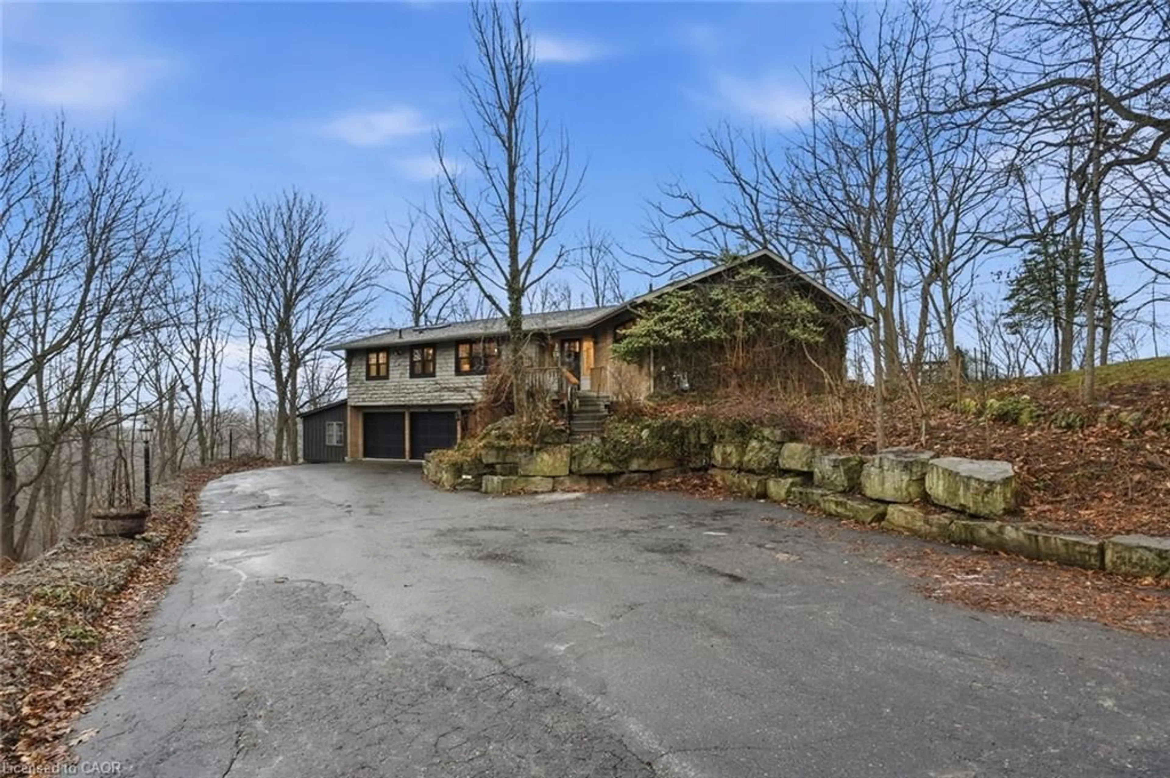 Unknown for 1987 Snake Rd, Burlington Ontario L7P 4Y1