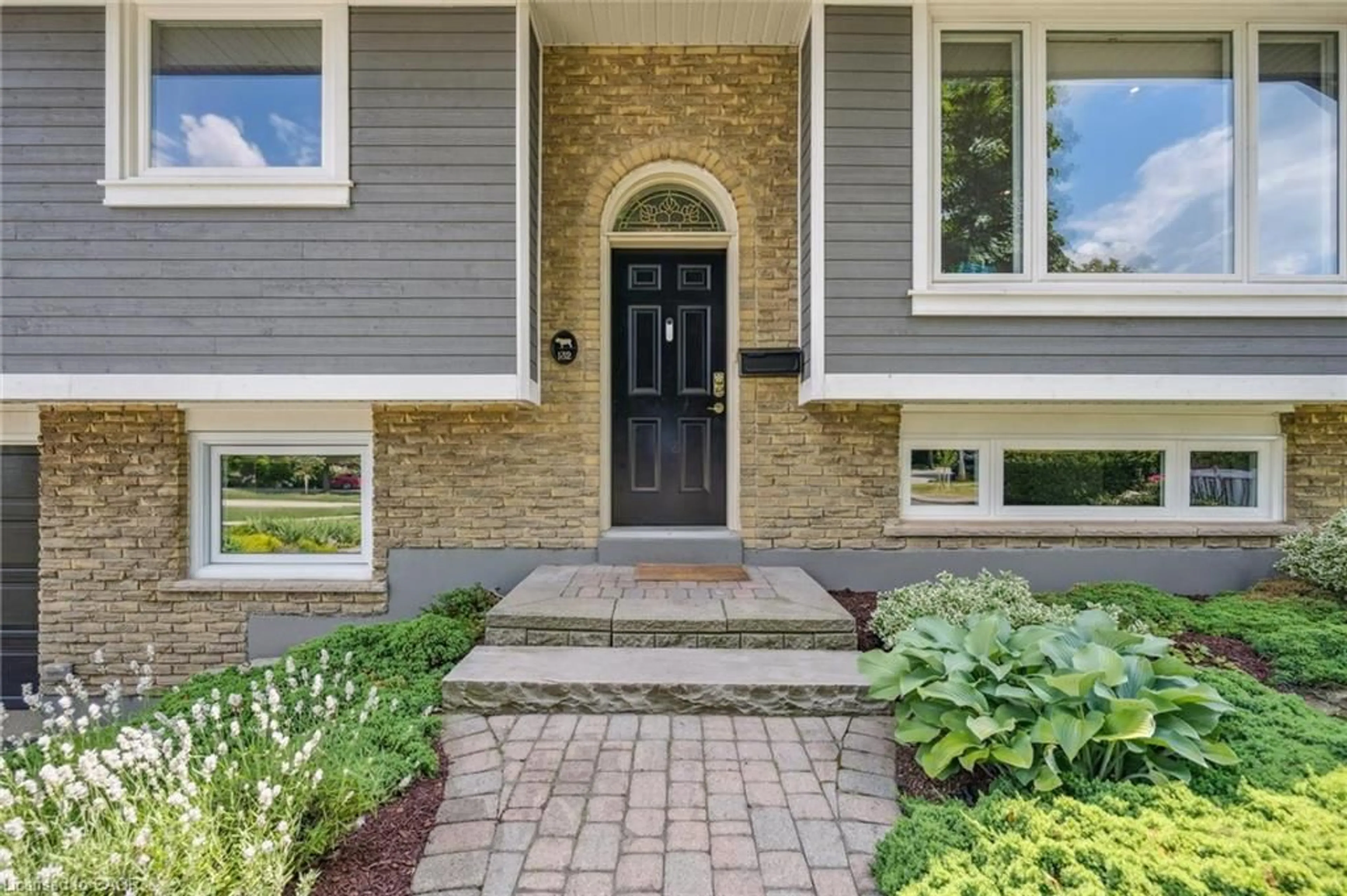 Home with brick exterior material, street for 132 Osborne Cres, Oakville Ontario L6H 1G1