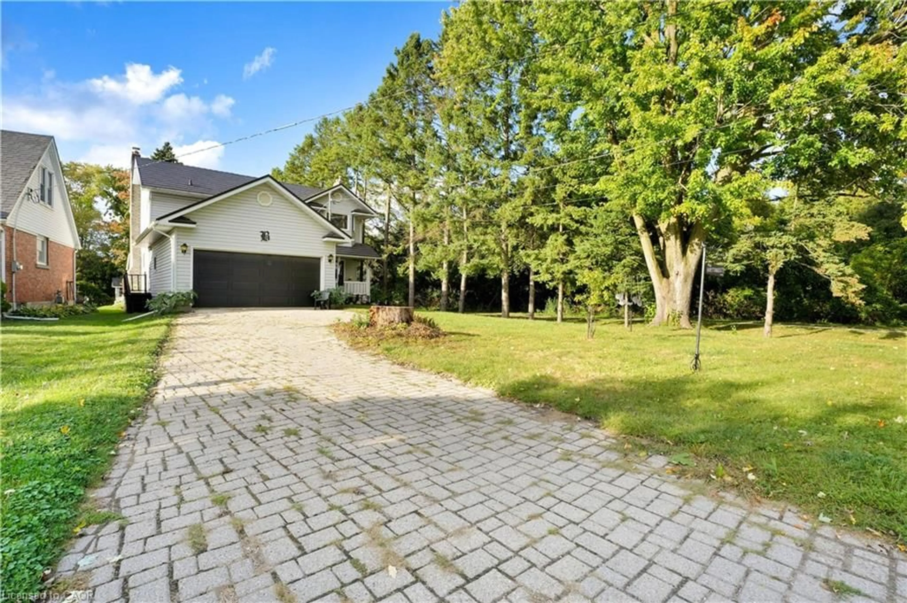 A pic from outside/outdoor area/front of a property/back of a property/a pic from drone, street for 26 Graber Pl, Kitchener Ontario N2A 1G8