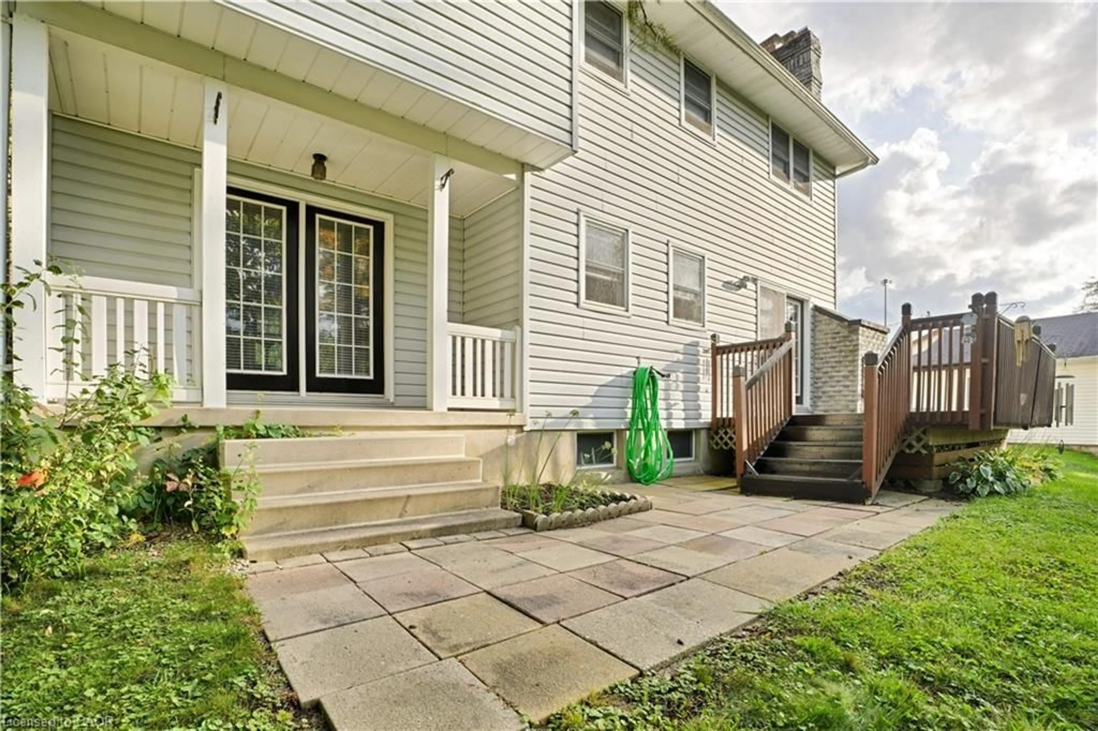 Patio, street for 26 Graber Pl, Kitchener Ontario N2A 1G8