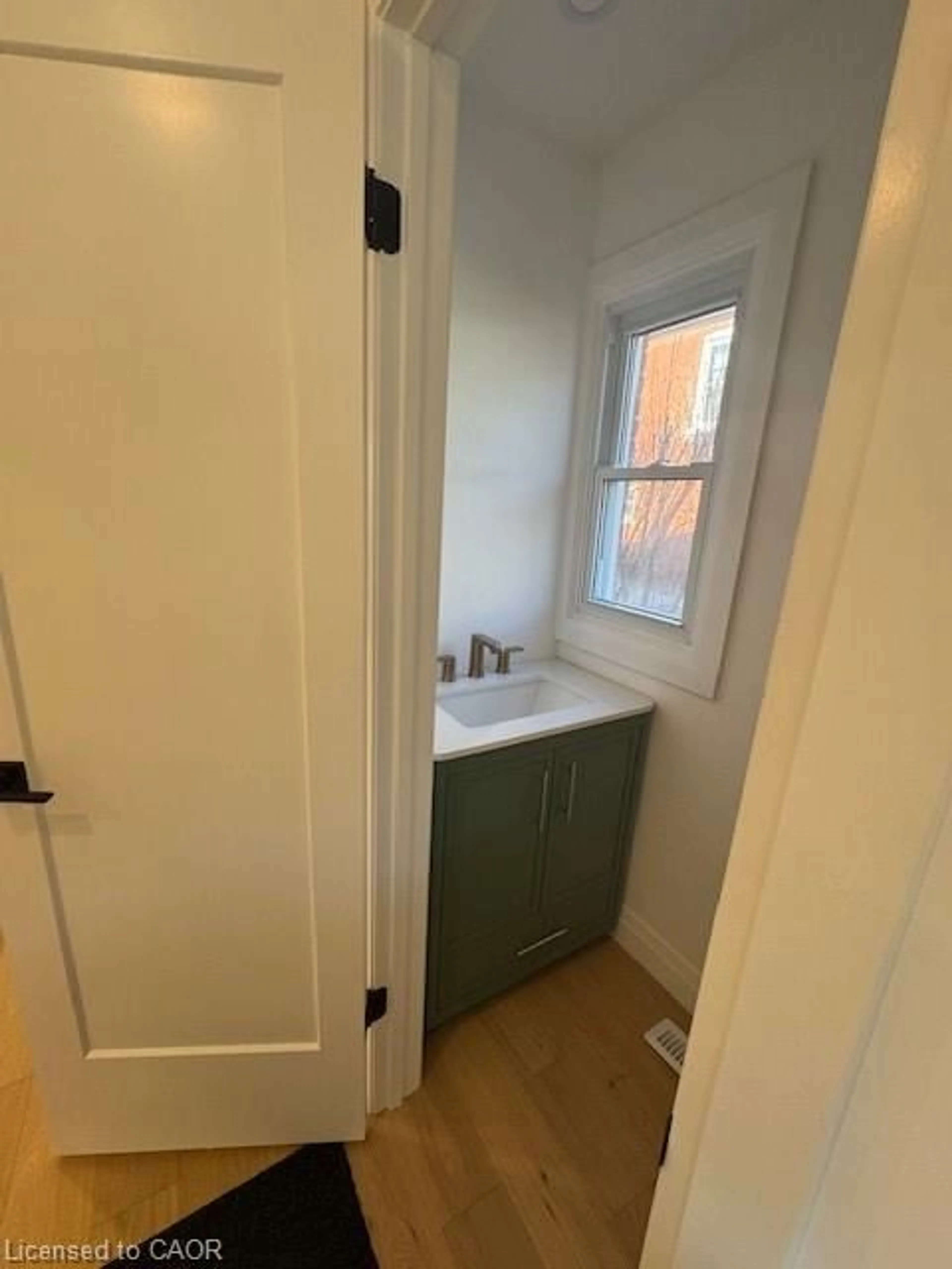 A pic of a room for 304 Park St, Hamilton Ontario L9H 1Y9