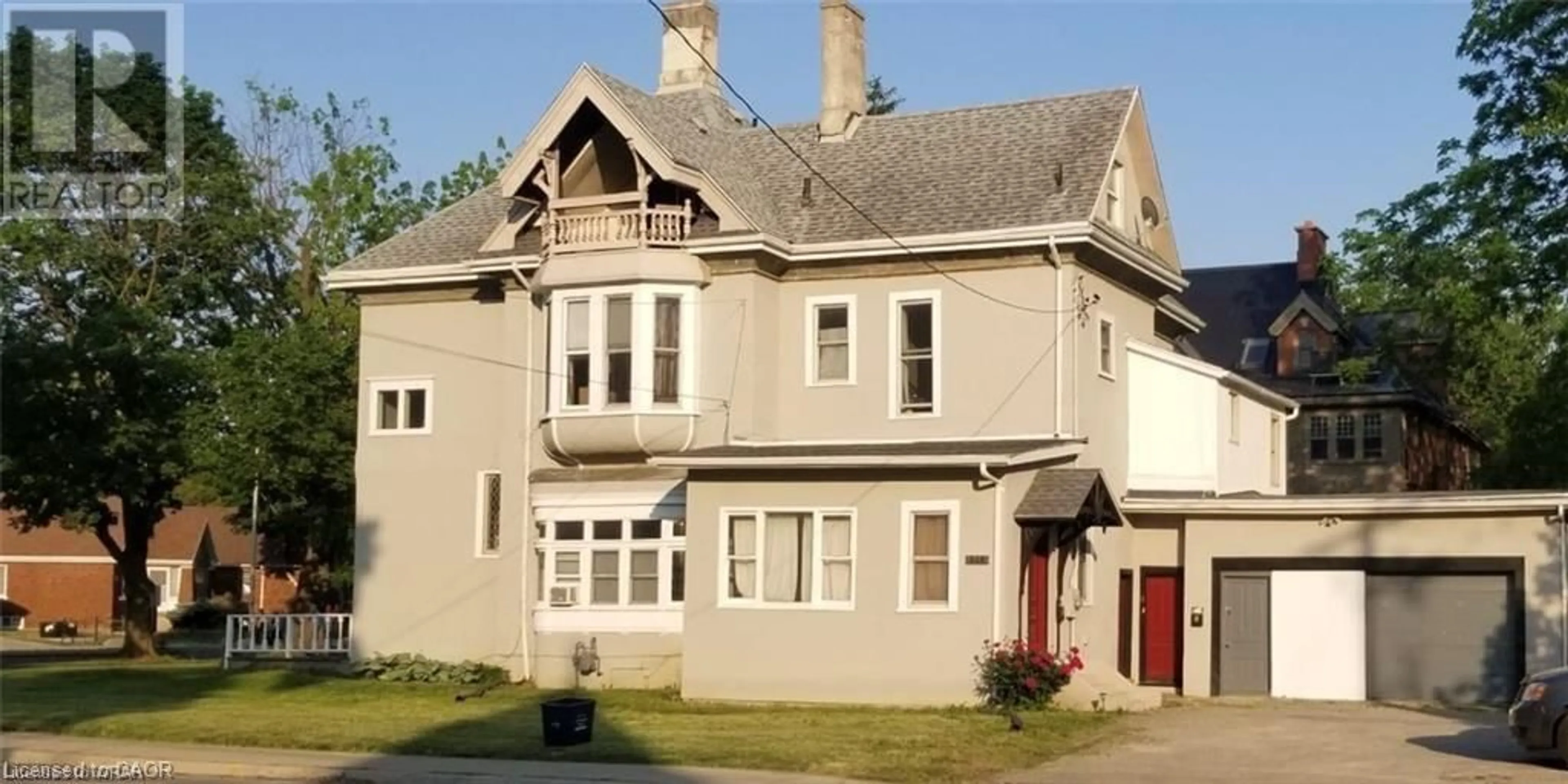 Blurry image for 448 King St, Chatham Ontario N7M 1G5