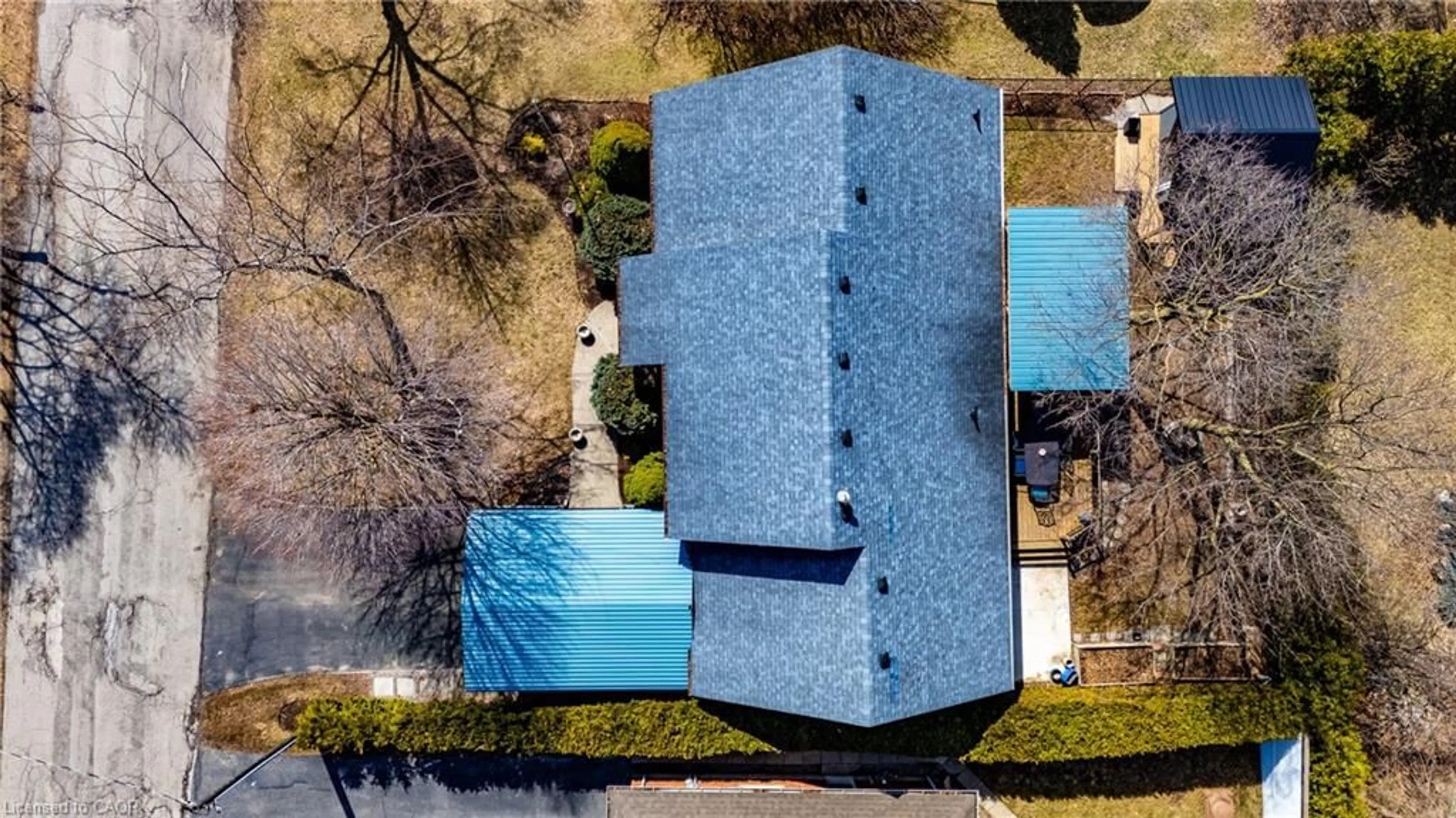 A pic from outside/outdoor area/front of a property/back of a property/a pic from drone, building for 262 Howard St, Waterford Ontario N0E 1Y0