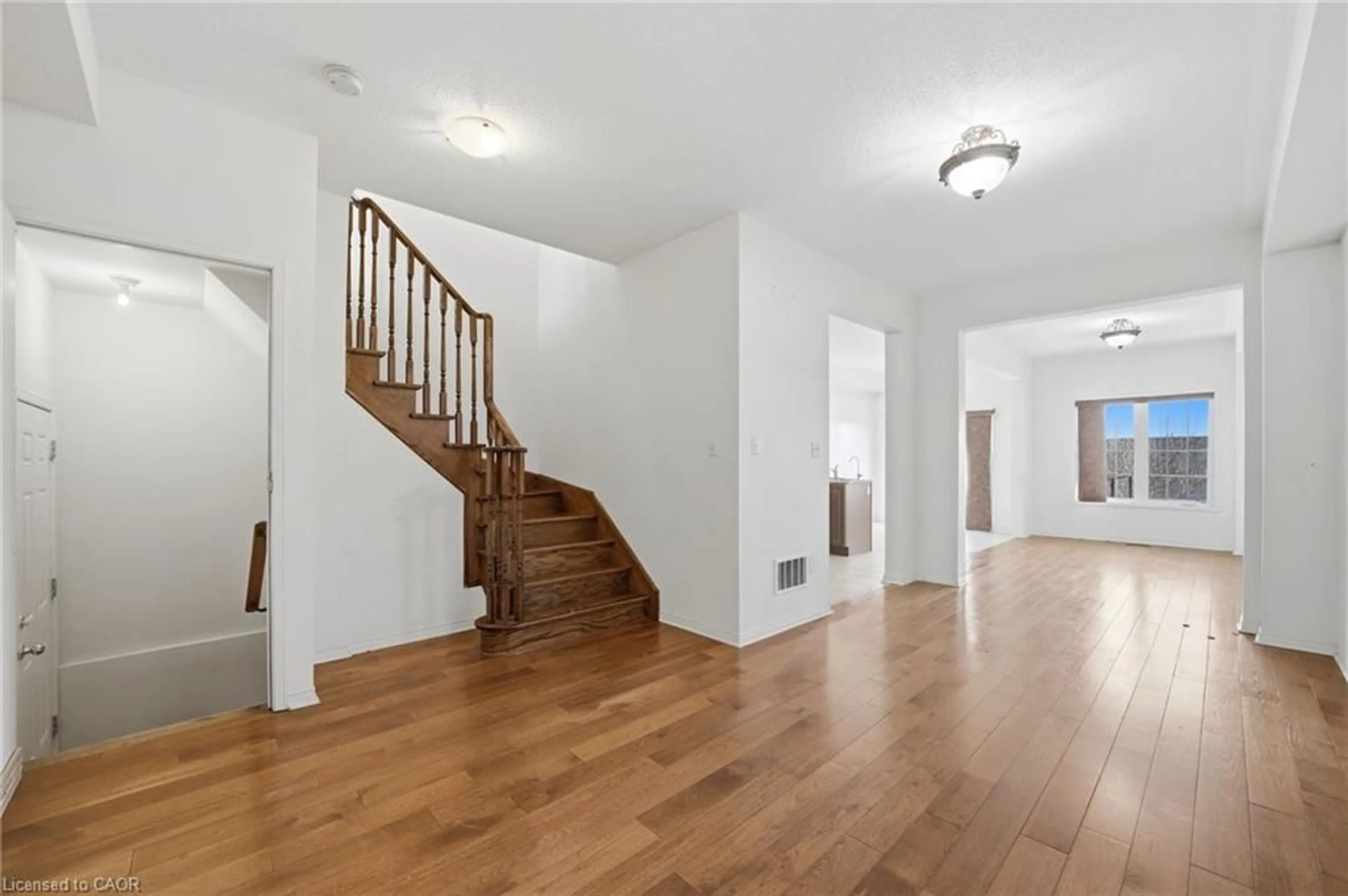 Indoor foyer for 14 Gulfbrook Cir, Brampton Ontario L6Z 0B6