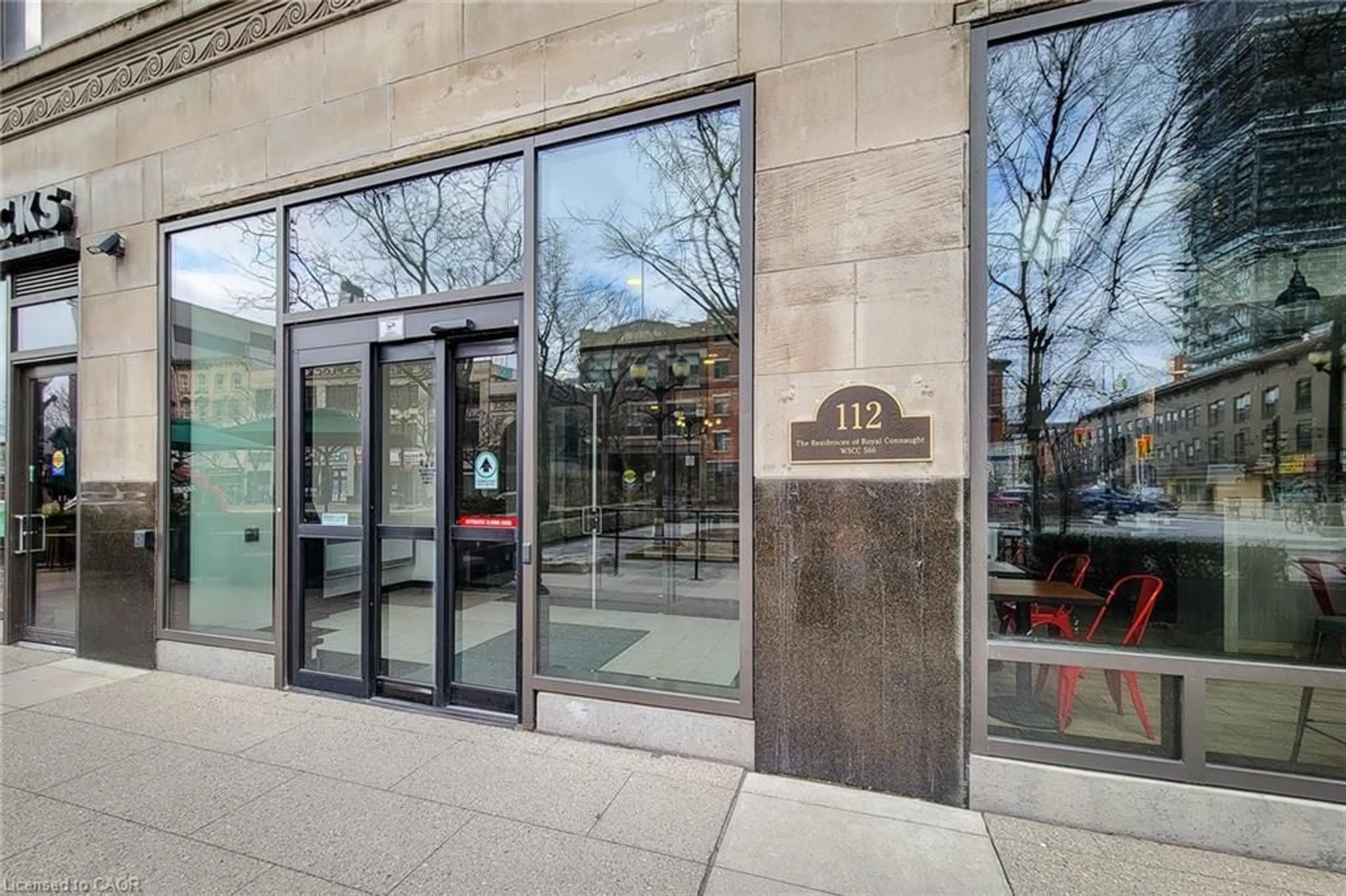 Indoor foyer for 112 King St E/S St, Hamilton Ontario L8N 1A8