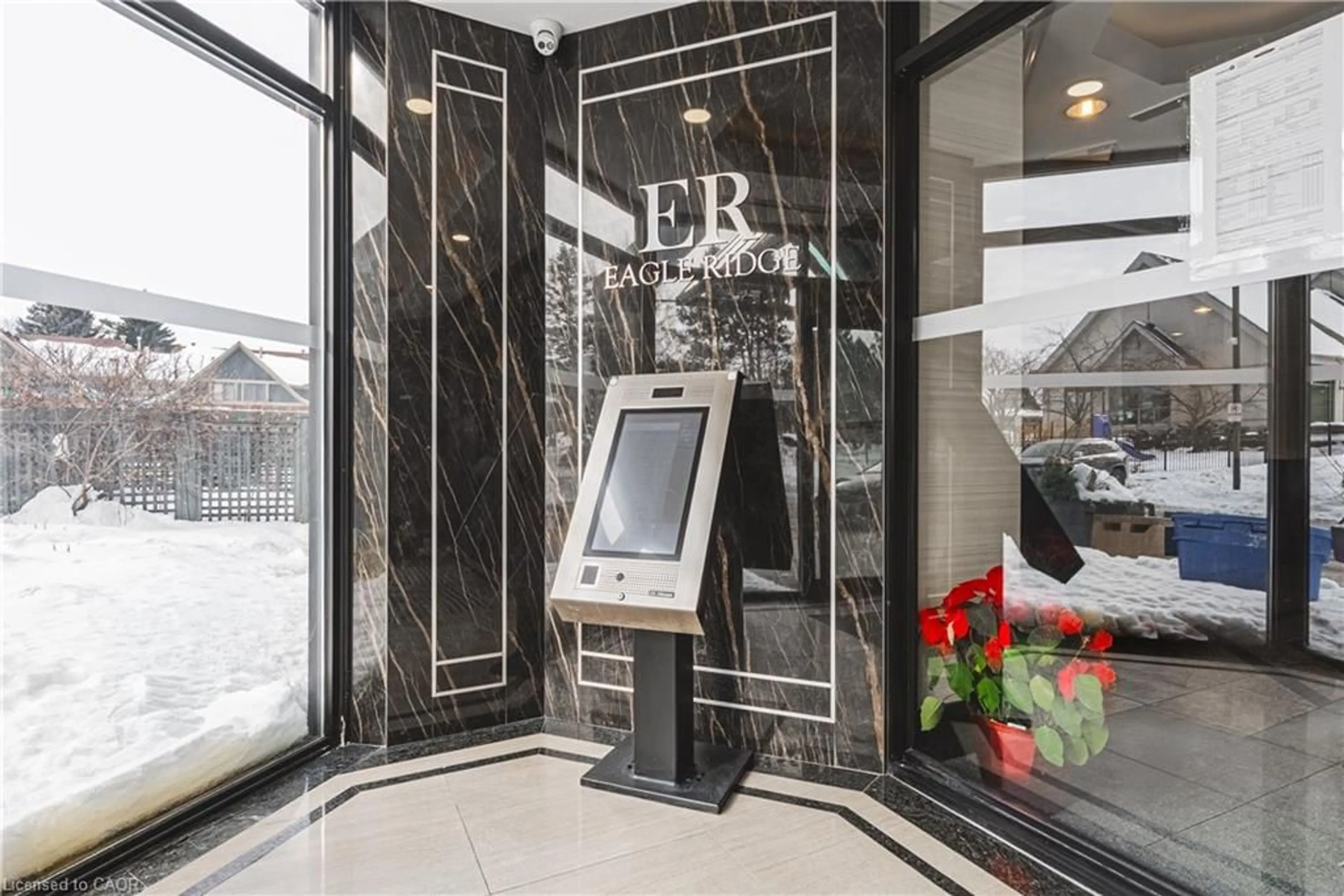 Indoor foyer for 2155 Burnhamthorpe Rd #PH1904, Mississauga Ontario L5L 5P4