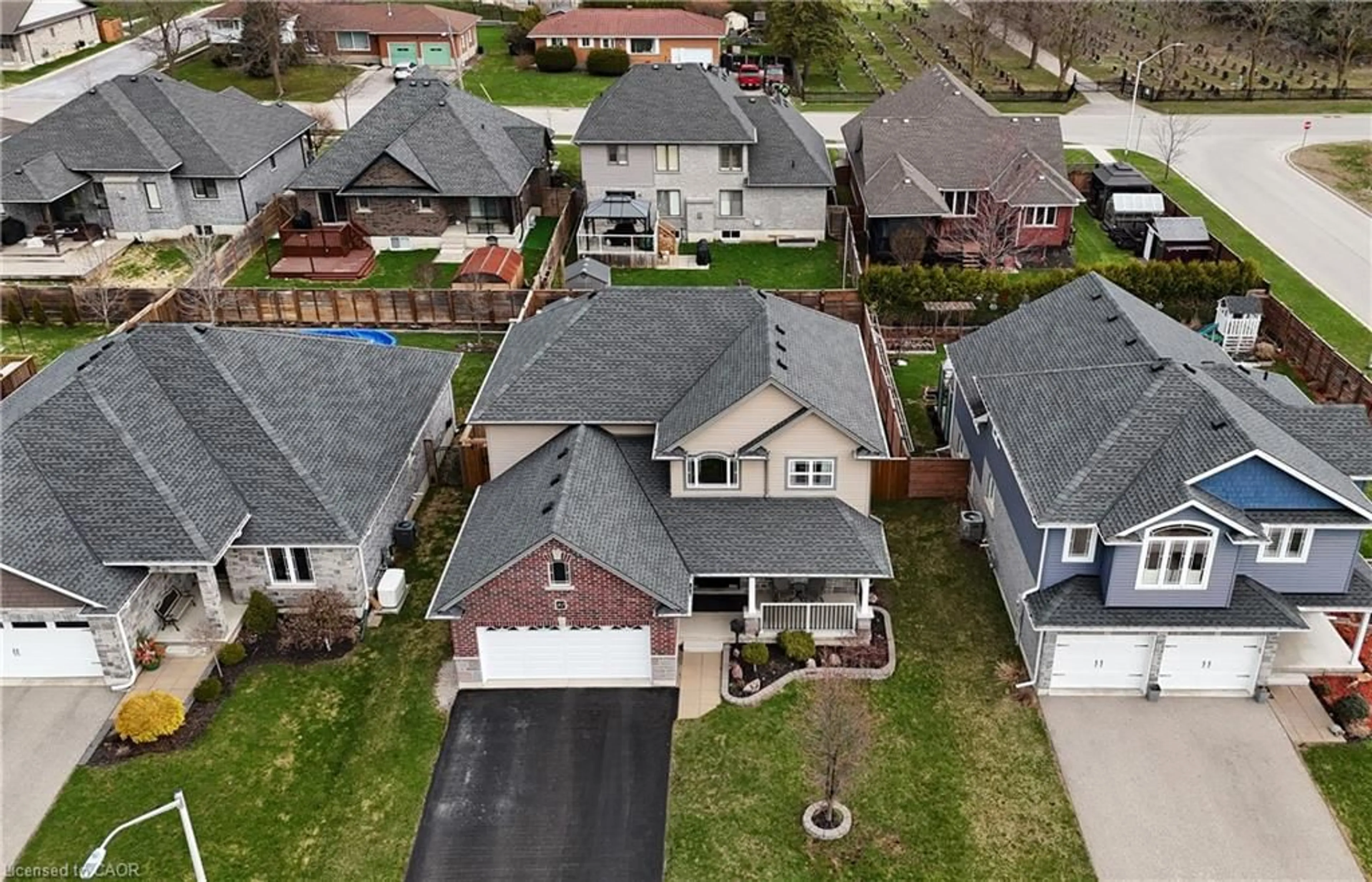 A pic from outside/outdoor area/front of a property/back of a property/a pic from drone, street for 82 Curtis St, Innerkip Ontario N0J 1M0