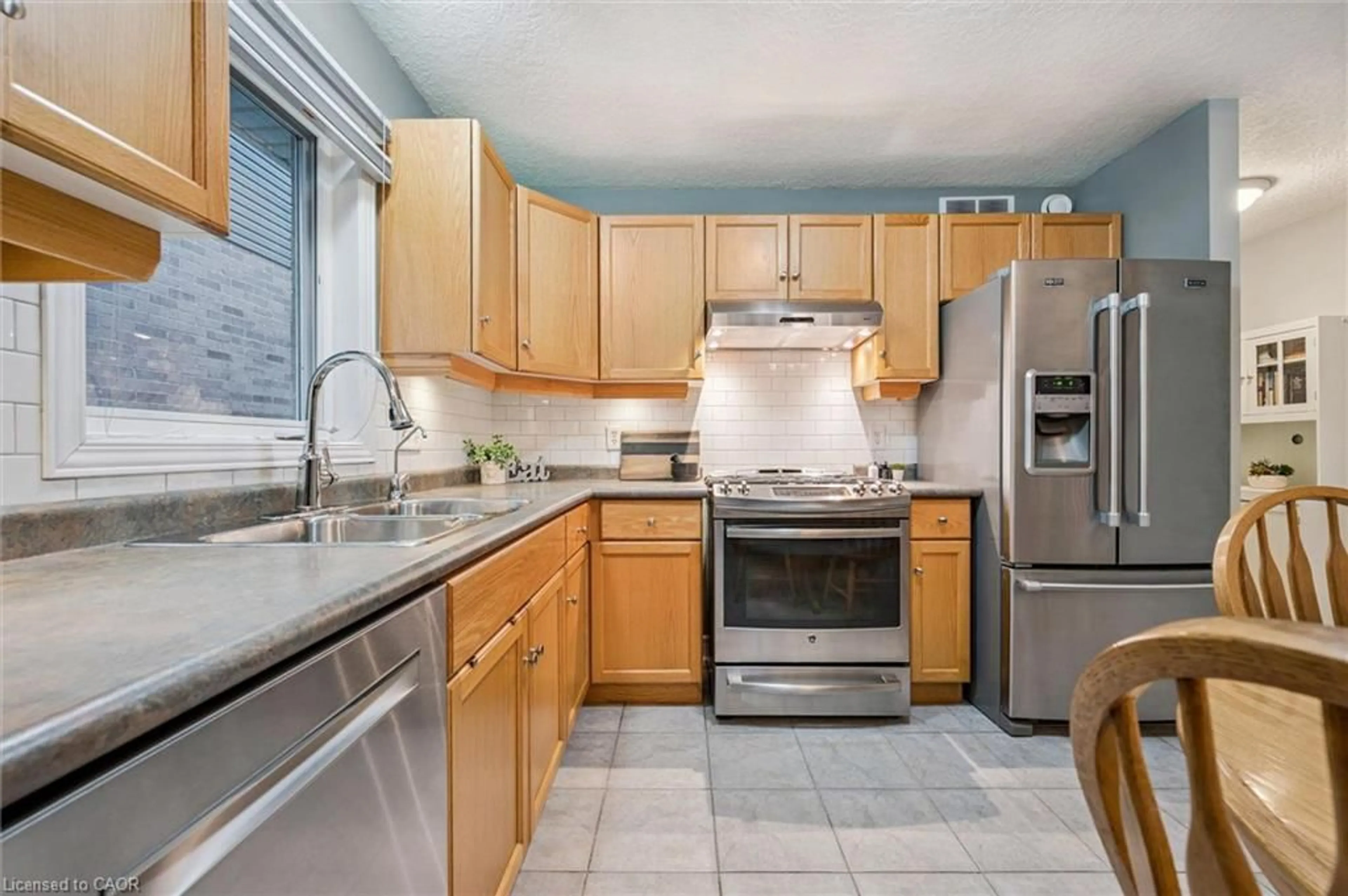 Standard kitchen, unknown for 32 Scott St, Fergus Ontario N1M 3S2