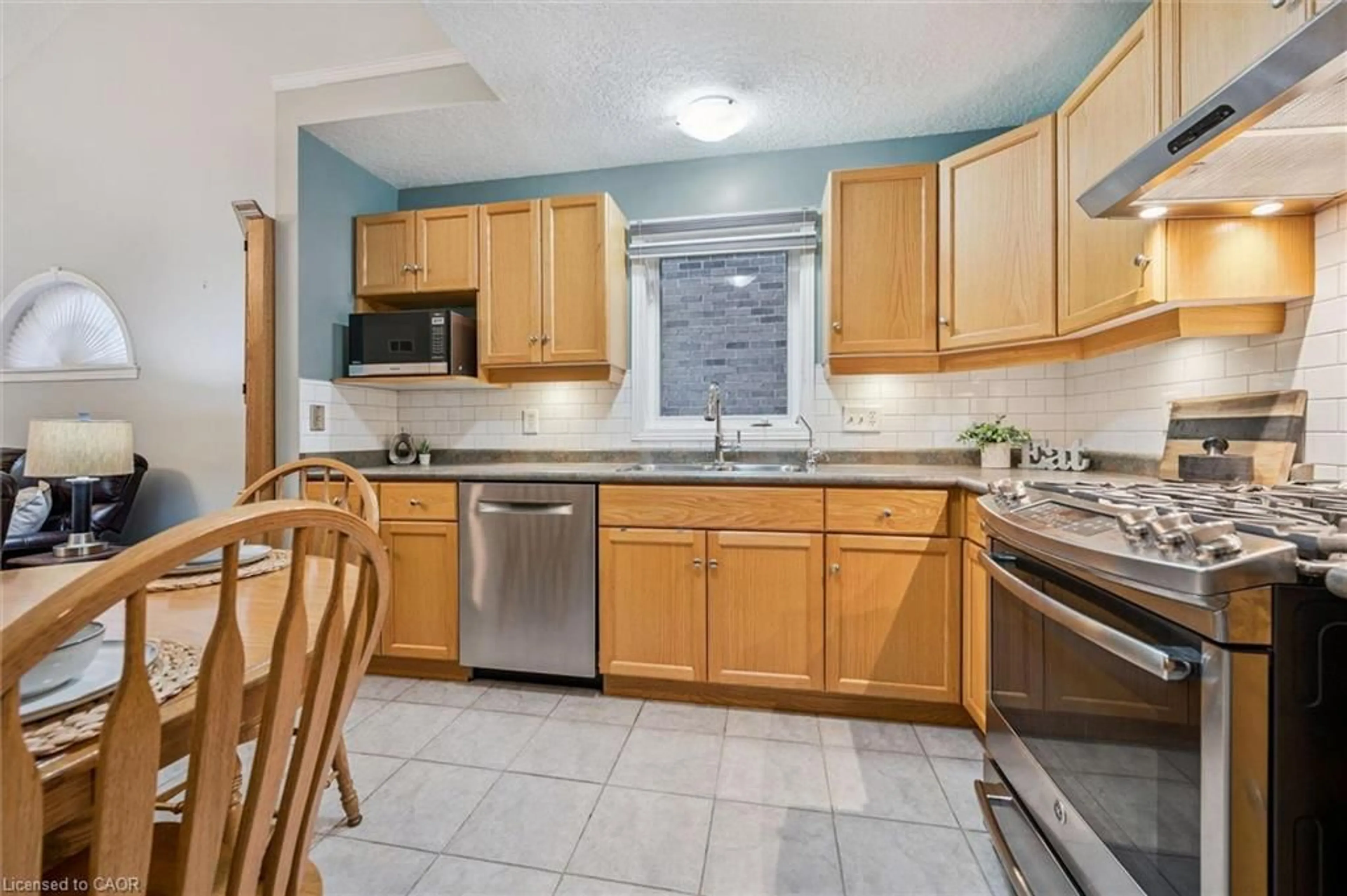 Standard kitchen, ceramic/tile floor for 32 Scott St, Fergus Ontario N1M 3S2