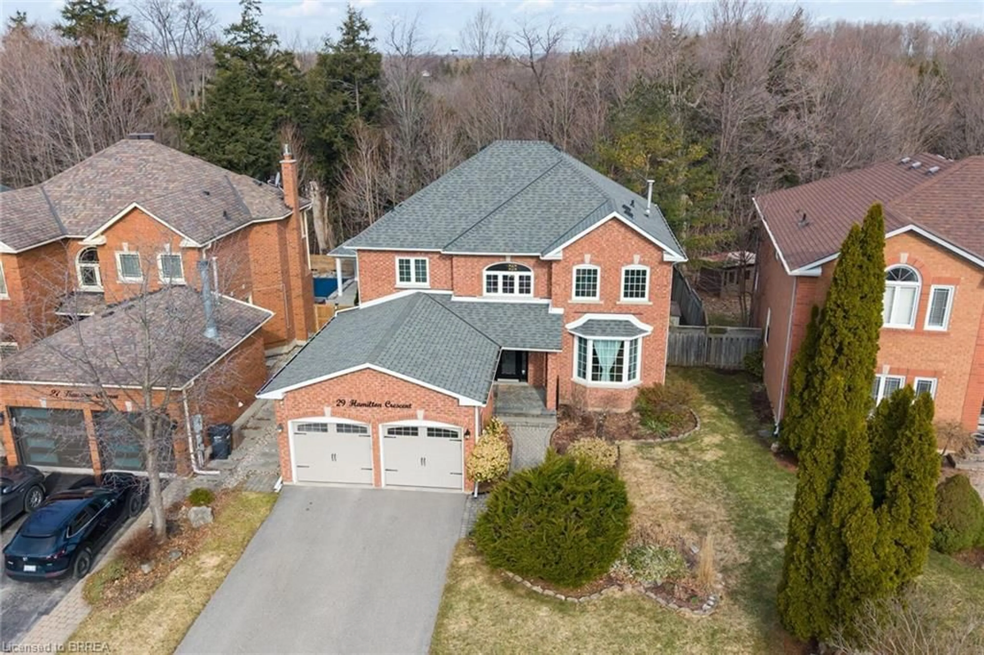 A pic from outside/outdoor area/front of a property/back of a property/a pic from drone, street for 29 Hamilton Cres, Georgetown Ontario L7G 5K9