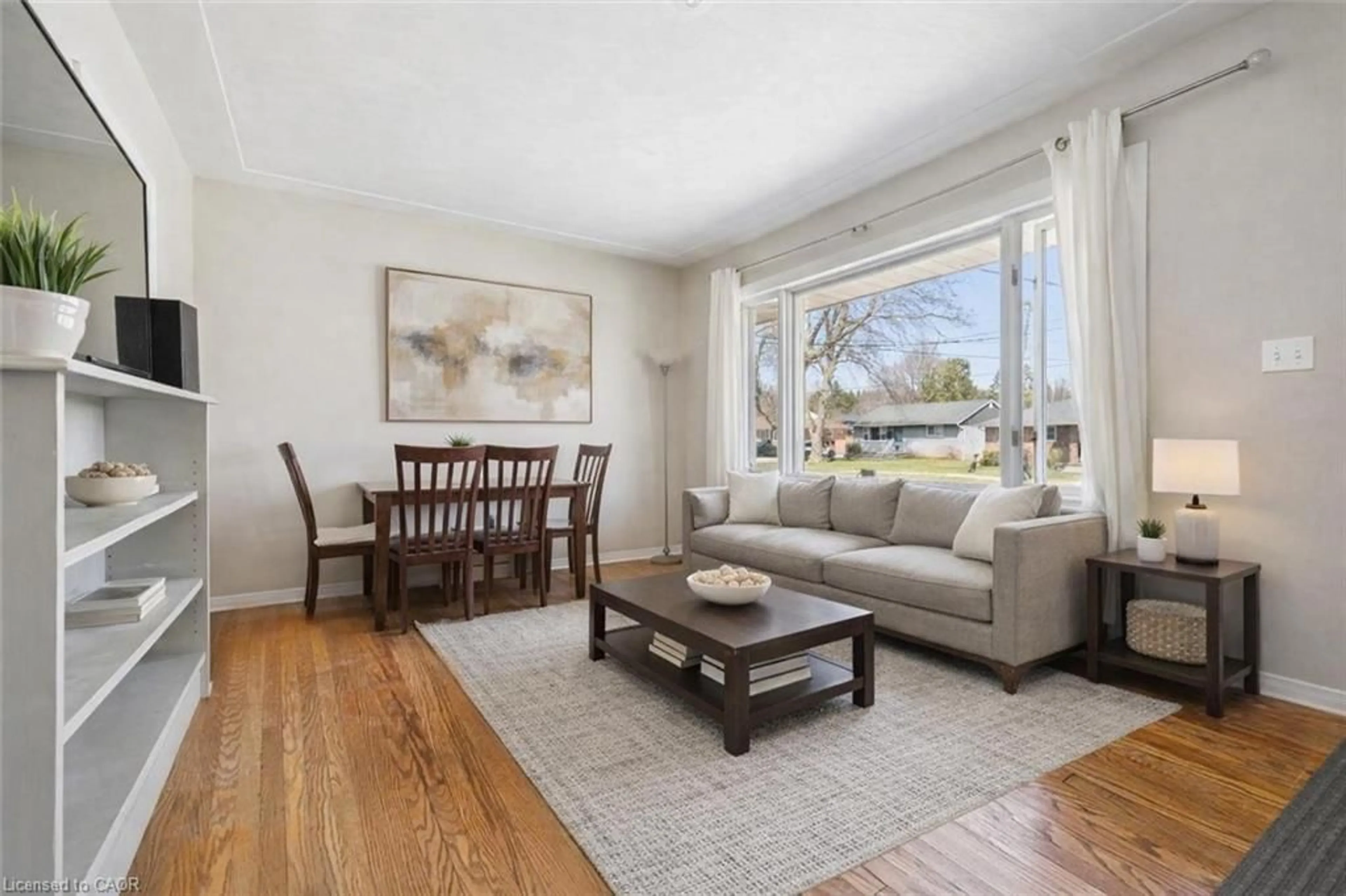 Living room with furniture, wood/laminate floor for 58 Vancouver Dr, Guelph Ontario N1E 2E9